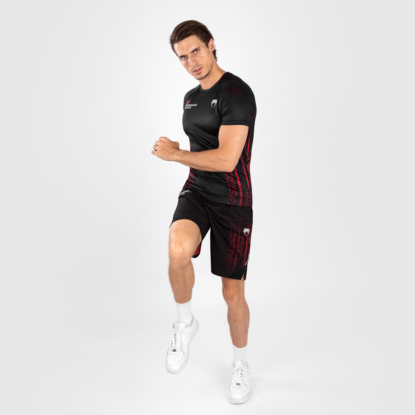 UFC Venum Performance Institute 2.0 Kurzarm-Rashguard für Männer - Schwarz/Rot