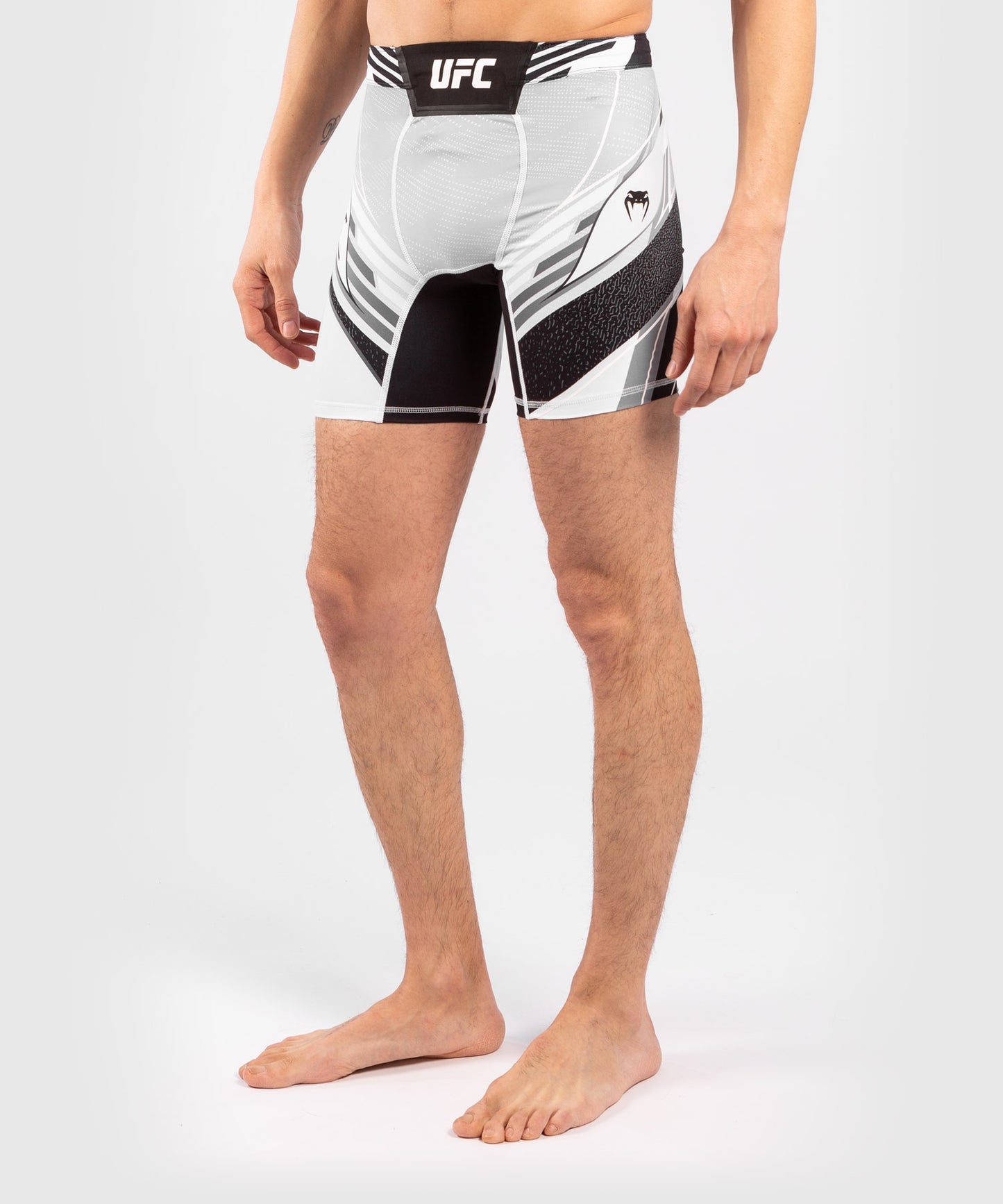 UFC Venum Authentic Fight Night Herren Vale Tudo Shorts - Long Fit - Weiß