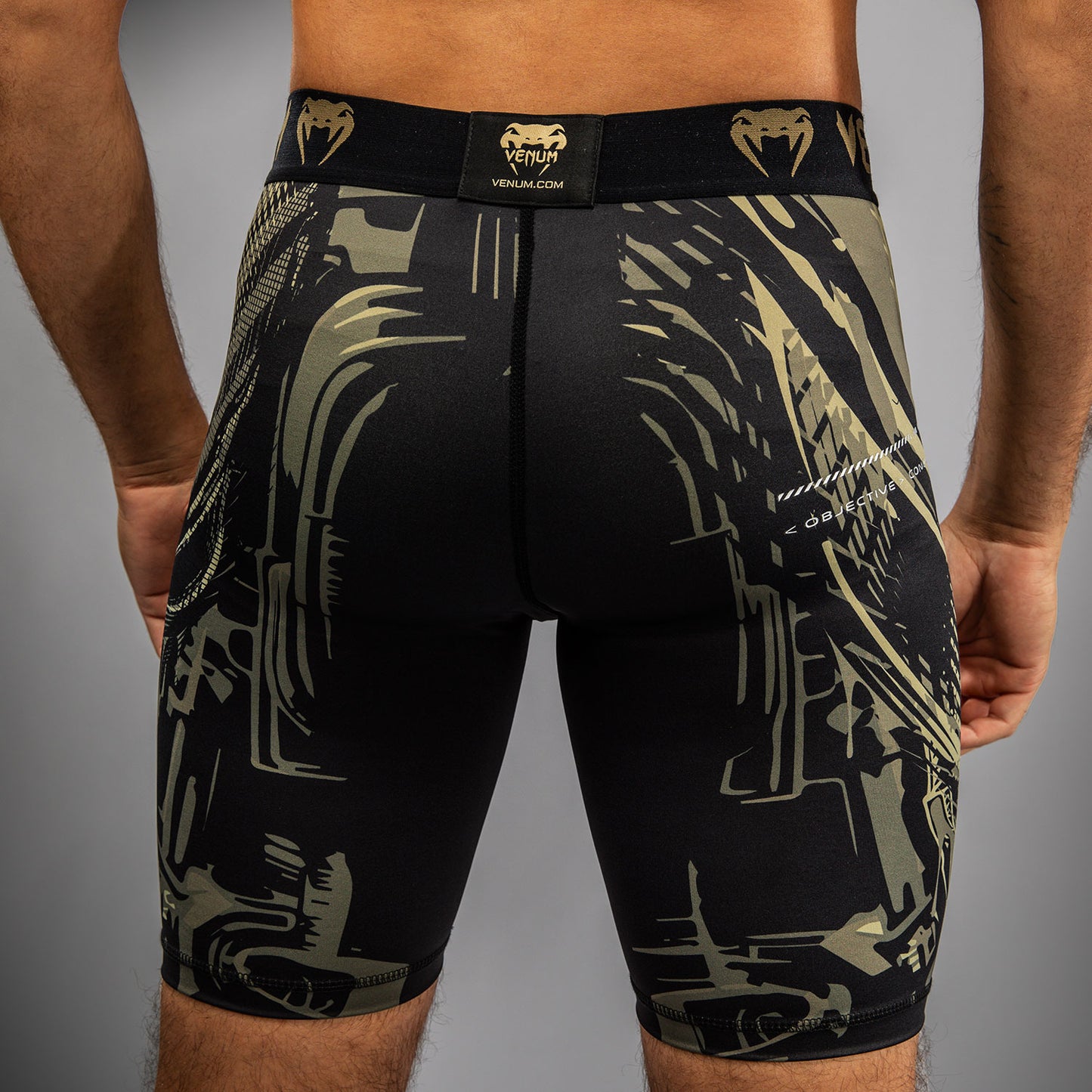 Venum Invader Vale Tudo Shorts - Schwarz/Sand
