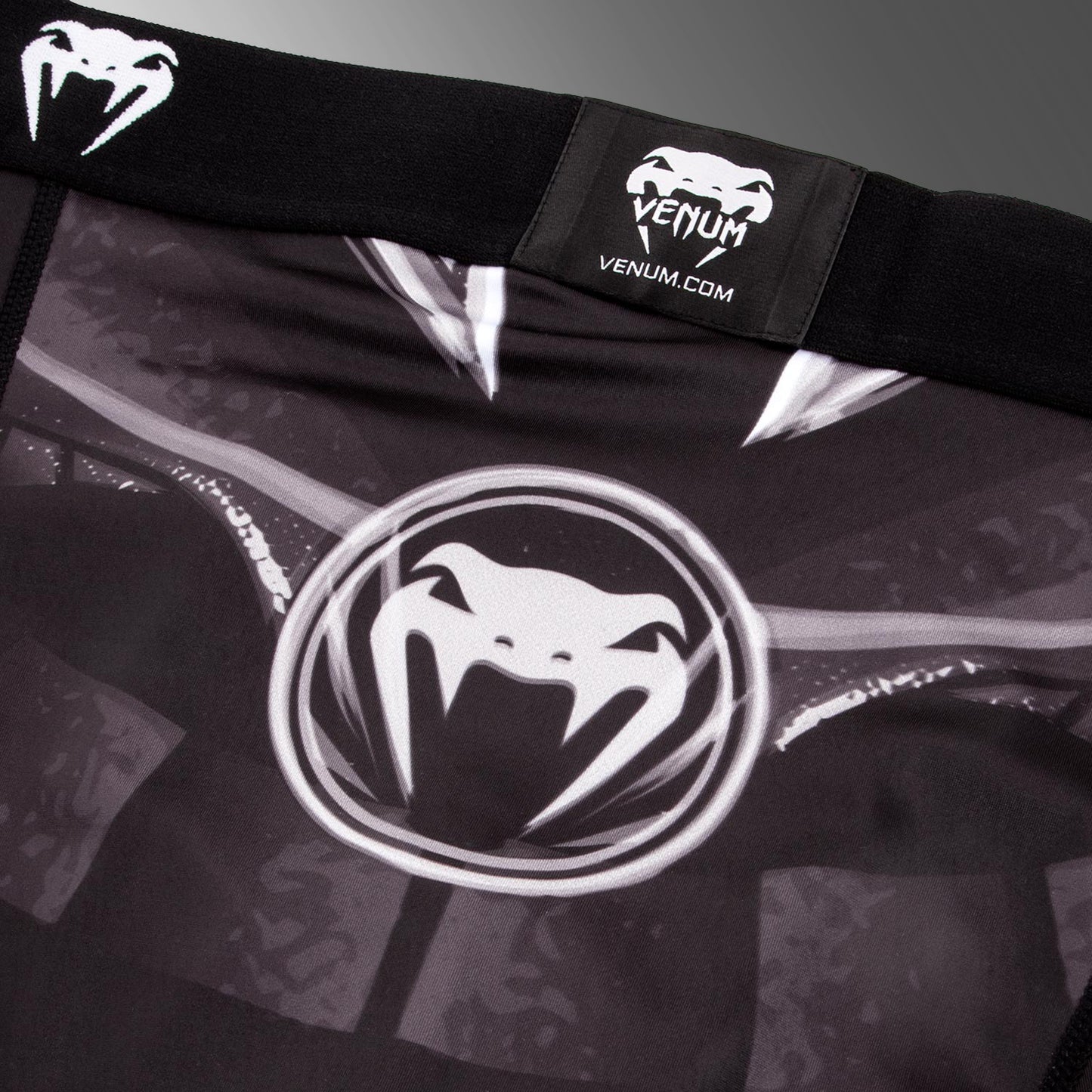 Vale Tudo Shorts Venum Gladiator 3.0 - Schwarz/Weiß