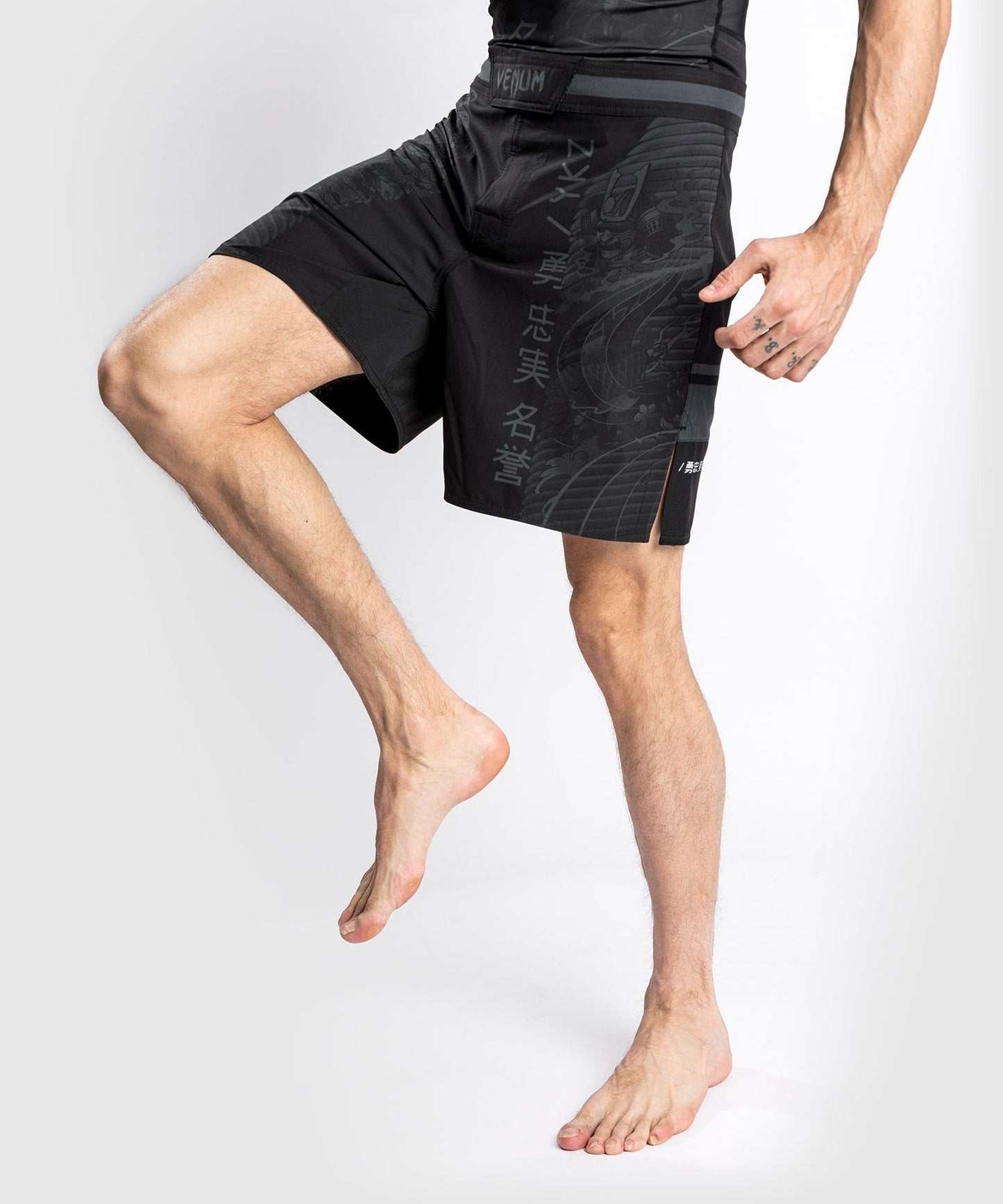 Venum YKZ21 Fightshort – Schwarz/Schwarz