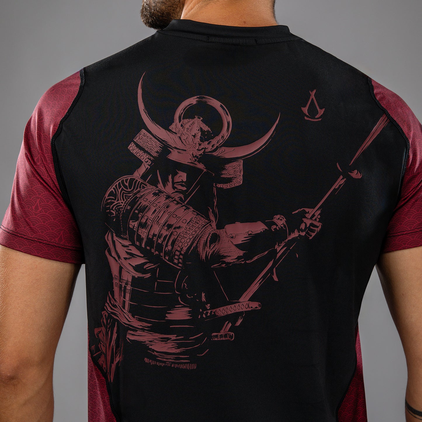 Venum x Assassin’s Creed Shadows Herren Dry-Tech T-Shirt - Burgunder/Schwarz