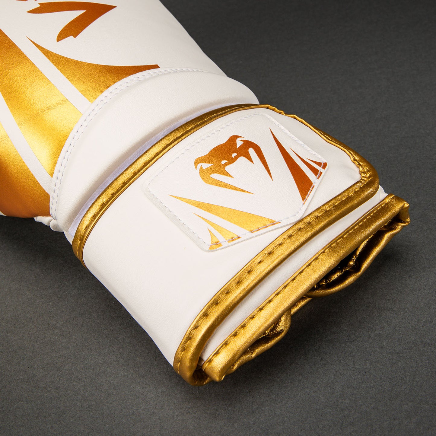 Venum Challenger 2.5 Boxhandschuhe – Weiß/Gold