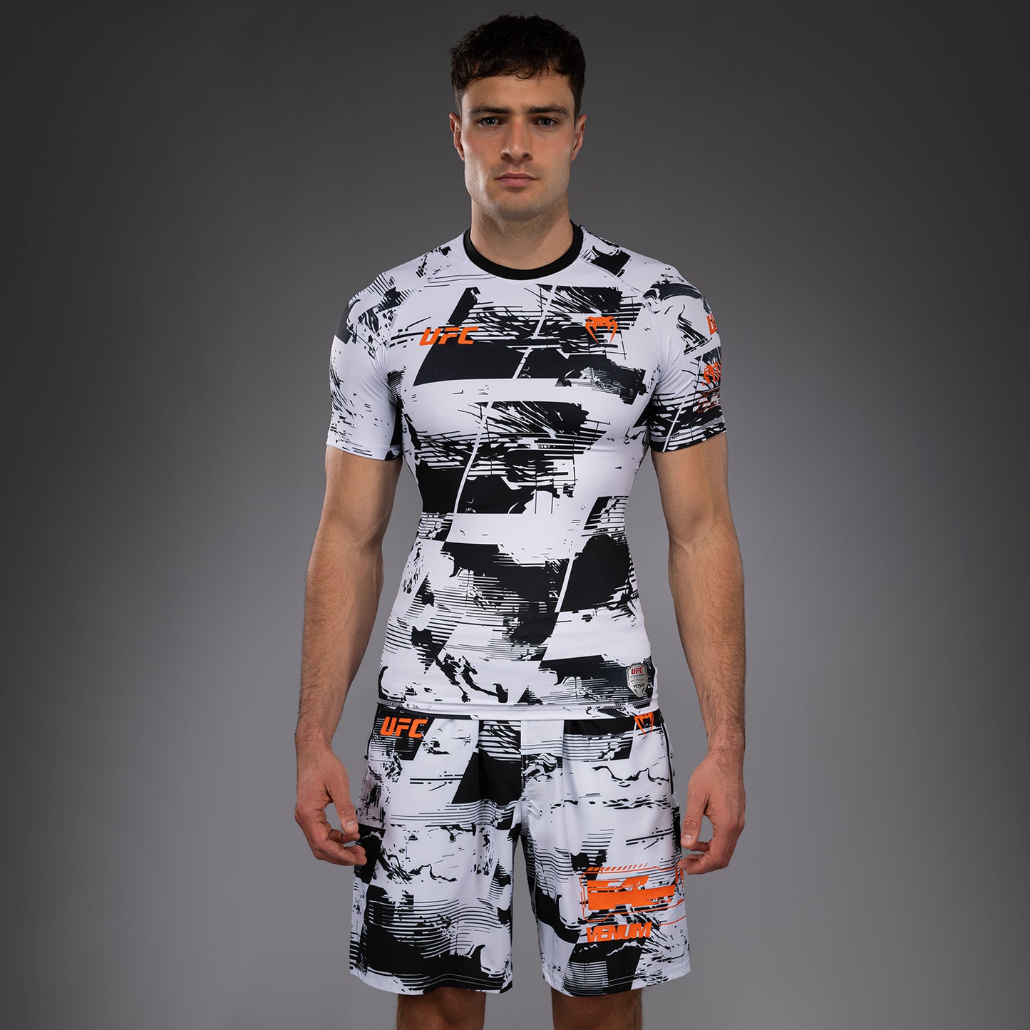 UFC Zenith by Venum Authentic Fight Week Performance Kurzarm Rashguard Herren - Weiß