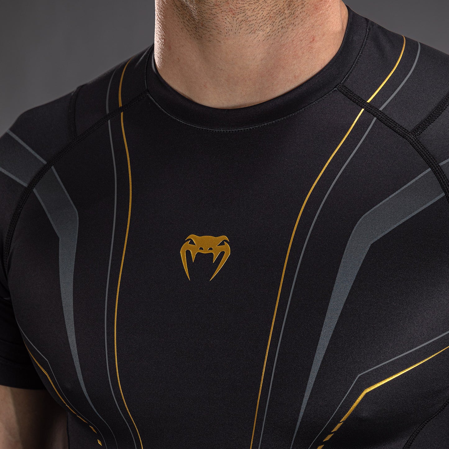 Venum Streamline Kurzarm Rashguards – Schwarz/Gold