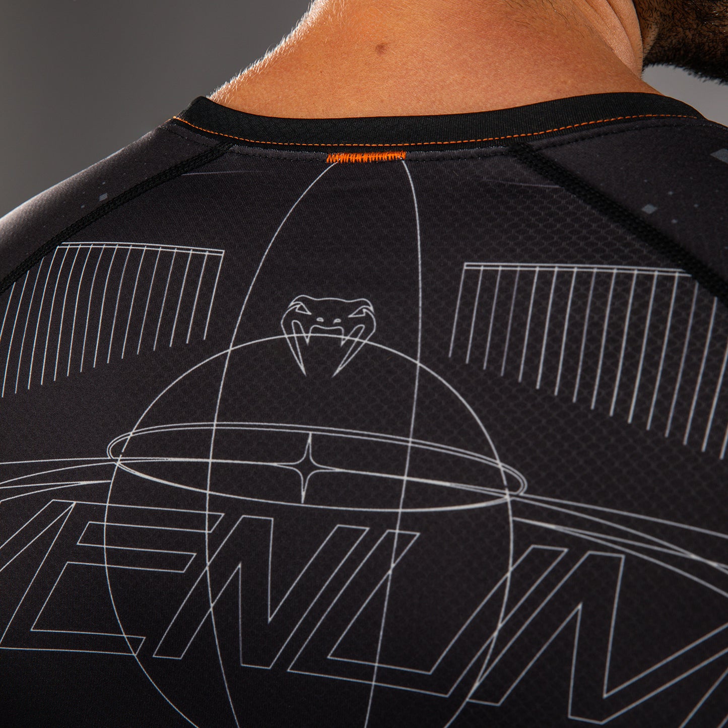Venum Eclipse Langarm Rashguard – Schwarz/Ivory