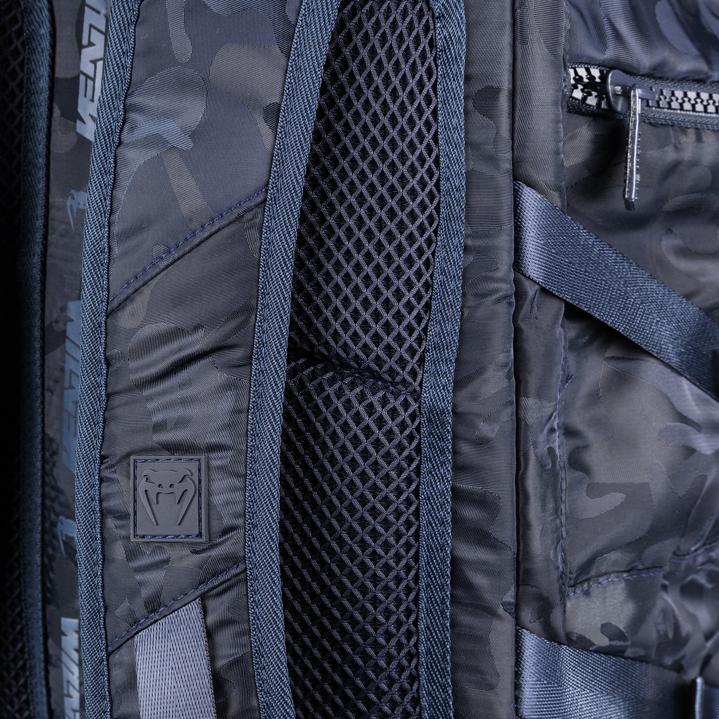 Venum Challenger Xtrem Rucksack (50-63L) – Camouflage/Blau