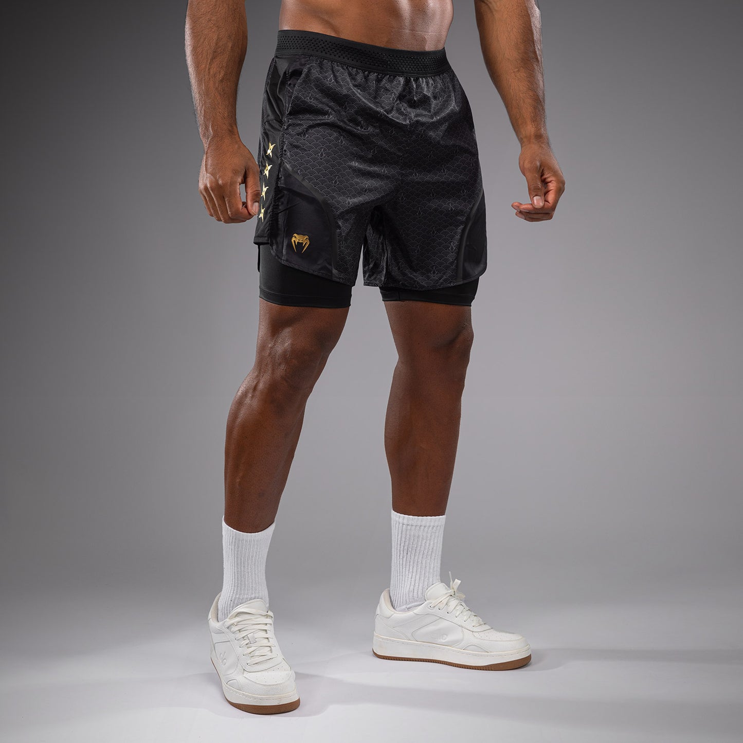 Venum x Assassin’s Creed Shadows Herren-Trainingsshorts - Schwarz/Gold