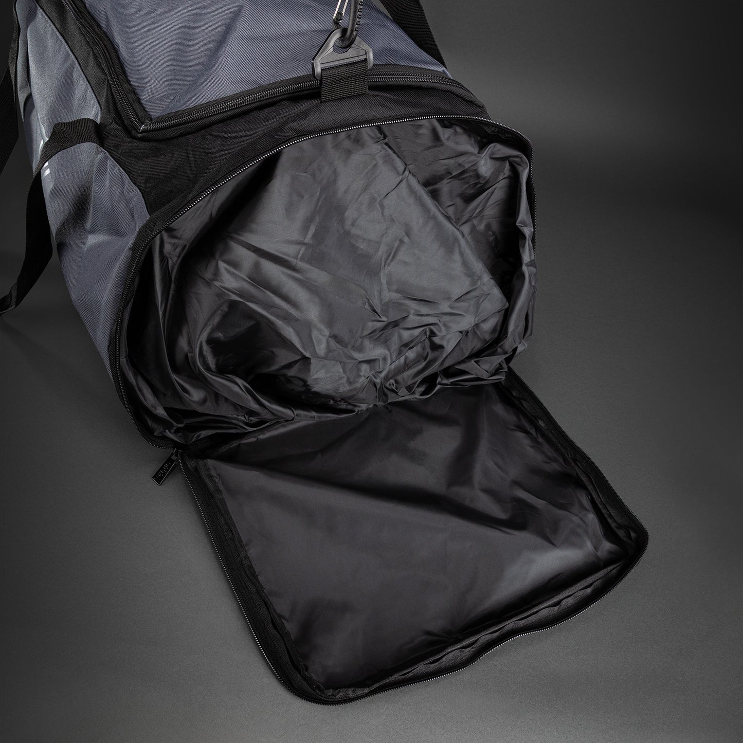 Venum Essential Sporttasche (37 L) - Grau/Schwarz