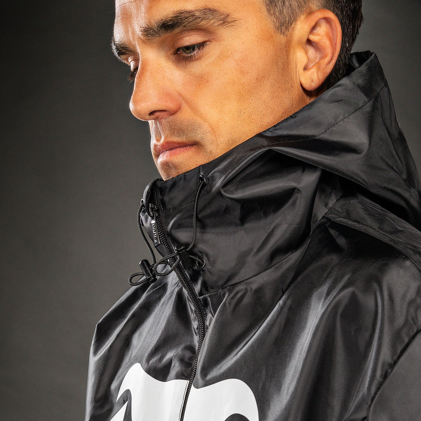 Venum MX Basics Langer Regenmantel - Schwarz/Weiß