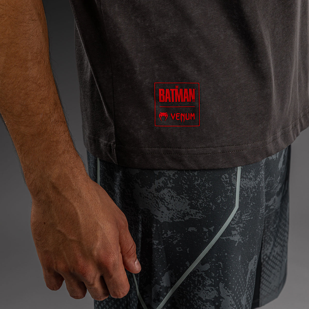 Venum x Batman Baumwoll-T-Shirt - Grau/Schwarz/Rot