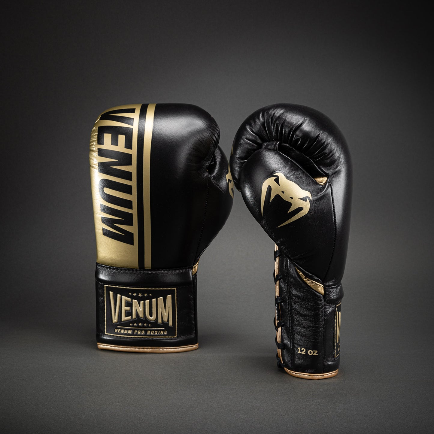 Venum Shield Profi-Boxhandschuhe mit Schnürung - Schwarz/Gold