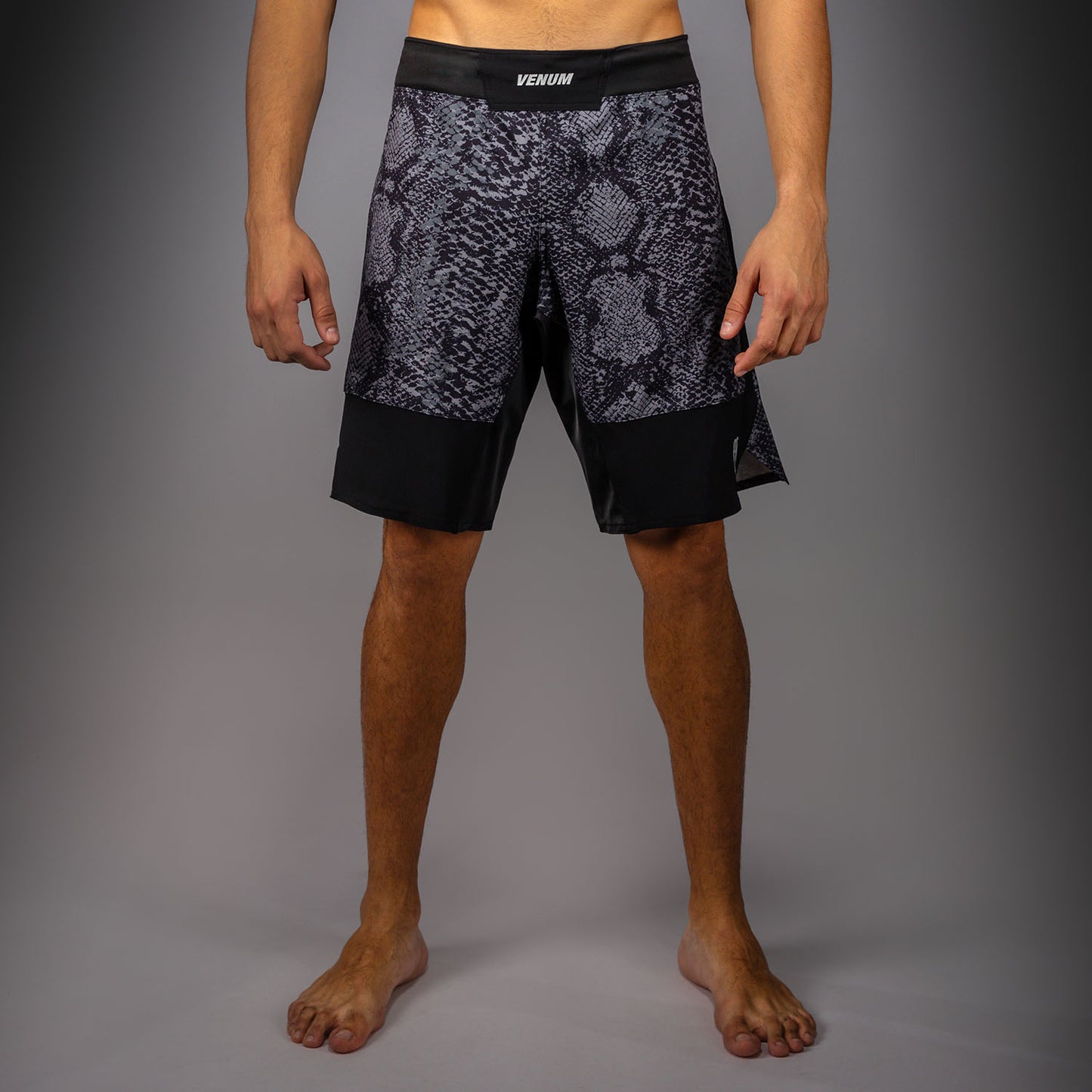 Venum G-Fit Scales Fightshorts – Schwarz/Anthrazitgrau