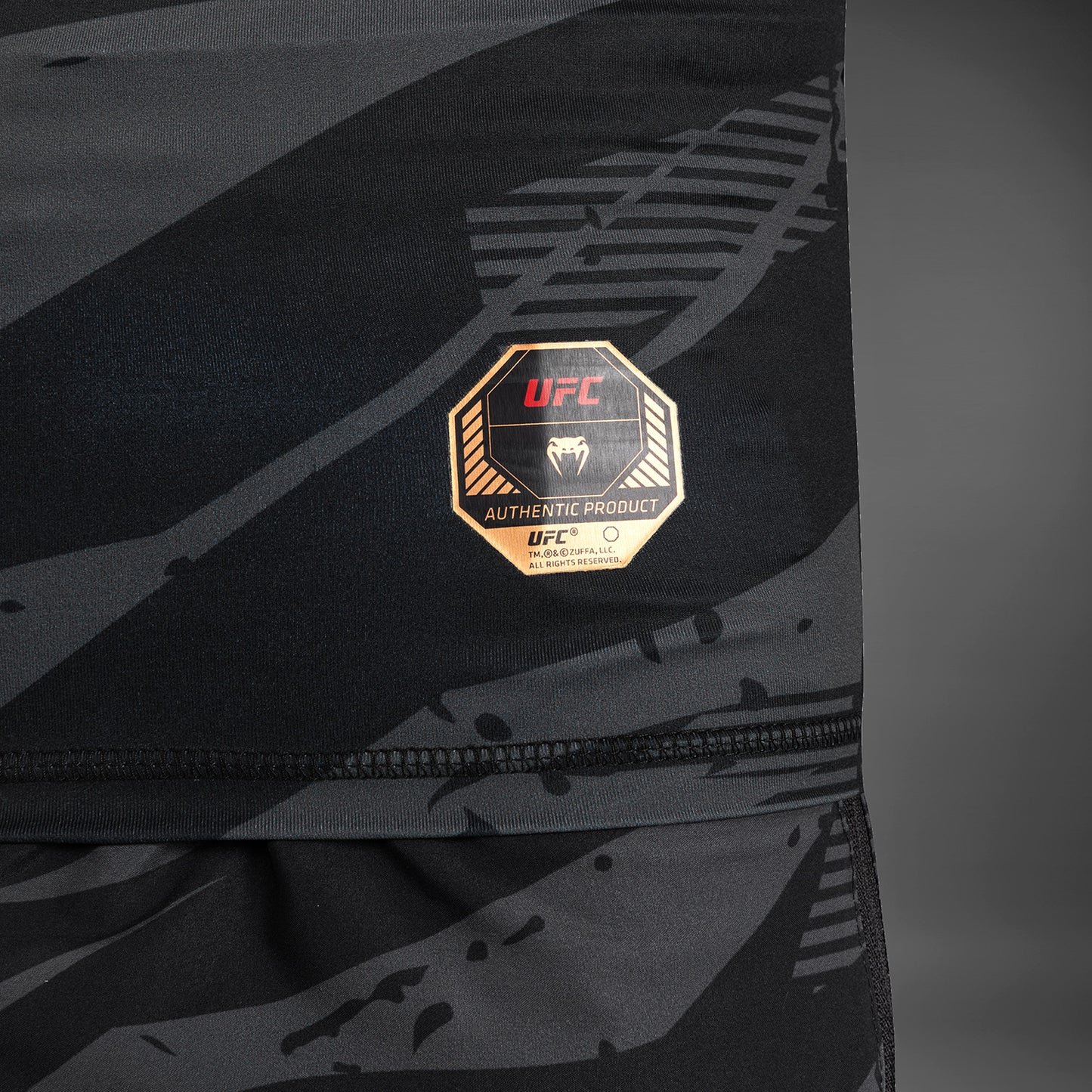 UFC Adrenaline by Venum Fight Week Performance Langärmeliger Rashguard - Urban Camo