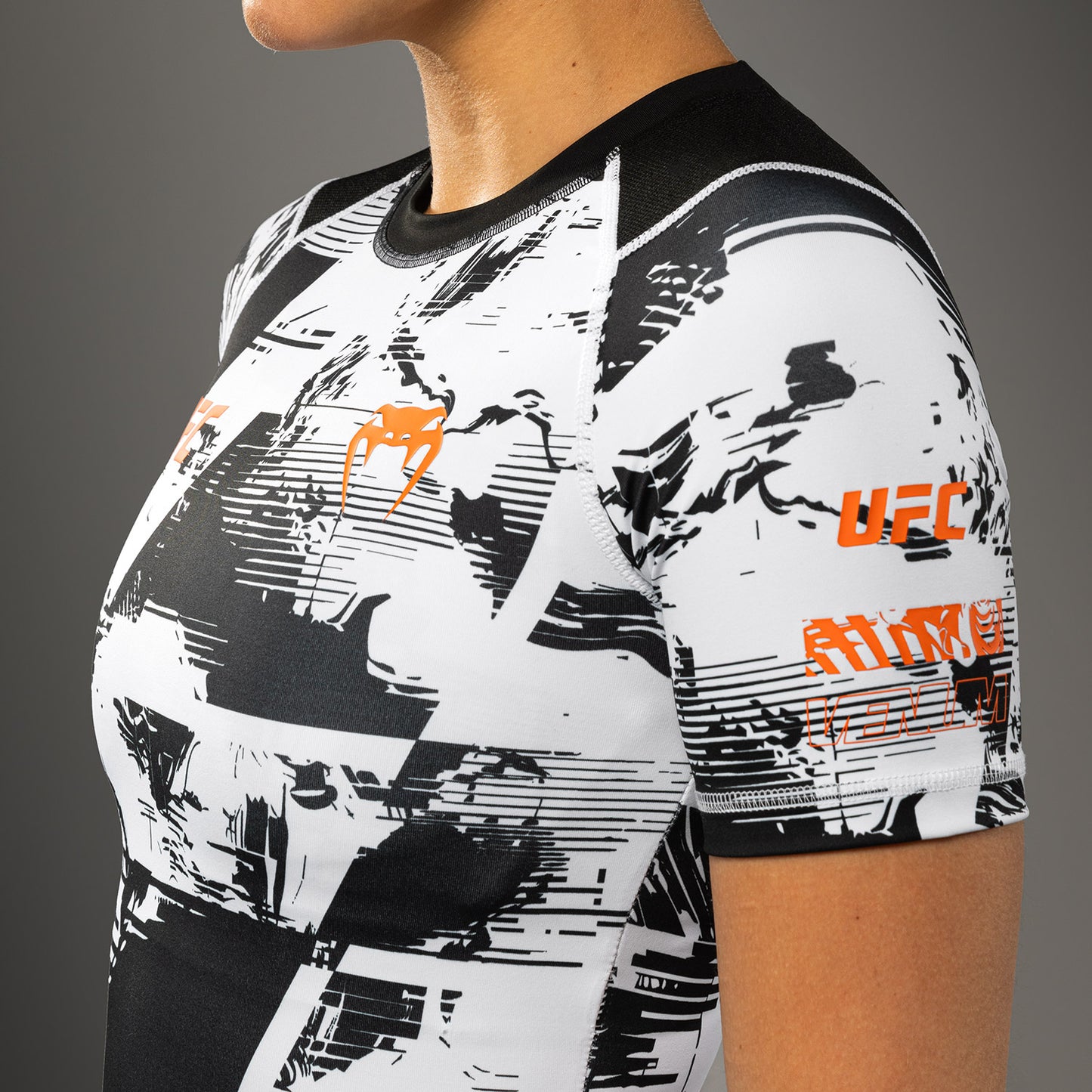 UFC Zenith by Venum Authentic Fight Week Performance Kurzarm Rashguard Damen - Weiß