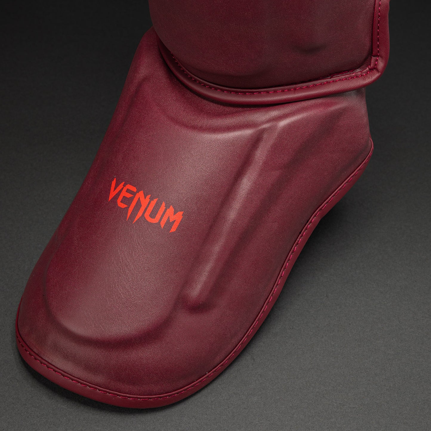 Venum Spectre Schienbeinschoner – Schwarz/Rot