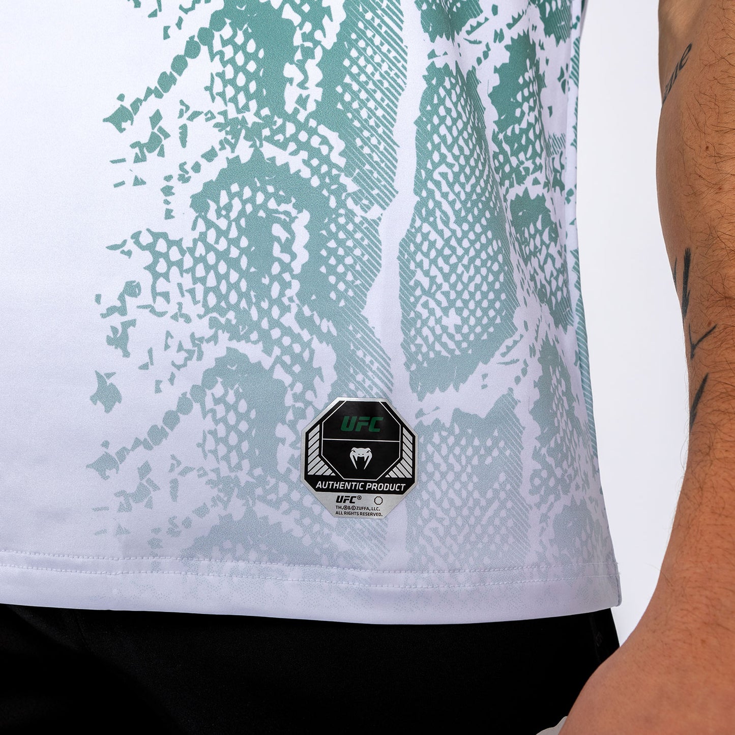 UFC Adrenaline by Venum Authentic Fight Night Trikot für Männer - Emerald Edition - Weiß/Grün