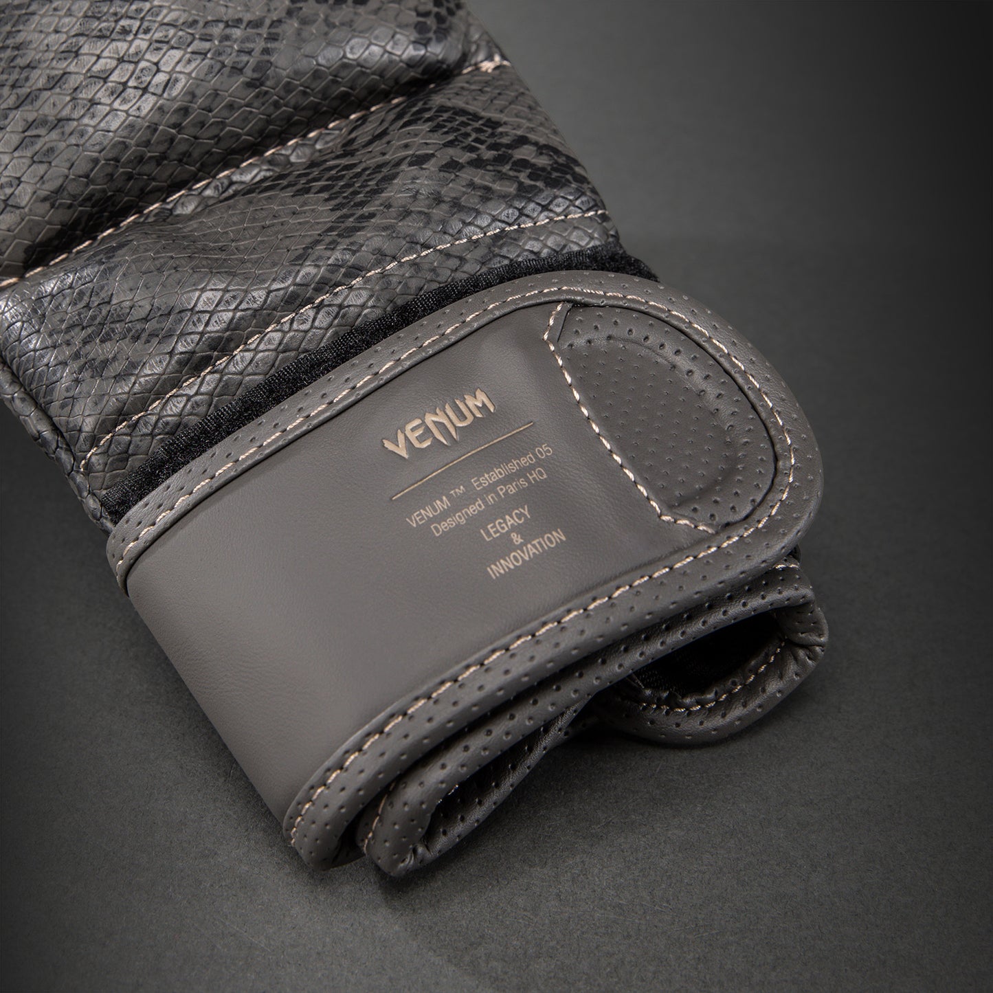Venum Midnight Fury MMA-Sparring-Handschuhe - Schwarz/Grau/Silber