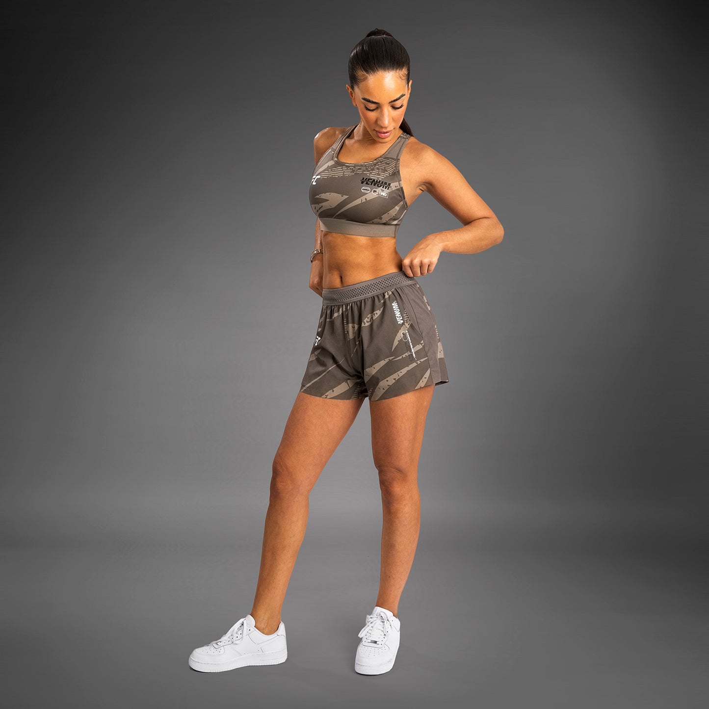 UFC Adrenaline by Venum Fight Week Frauen Performance Shorts - Desert Camo