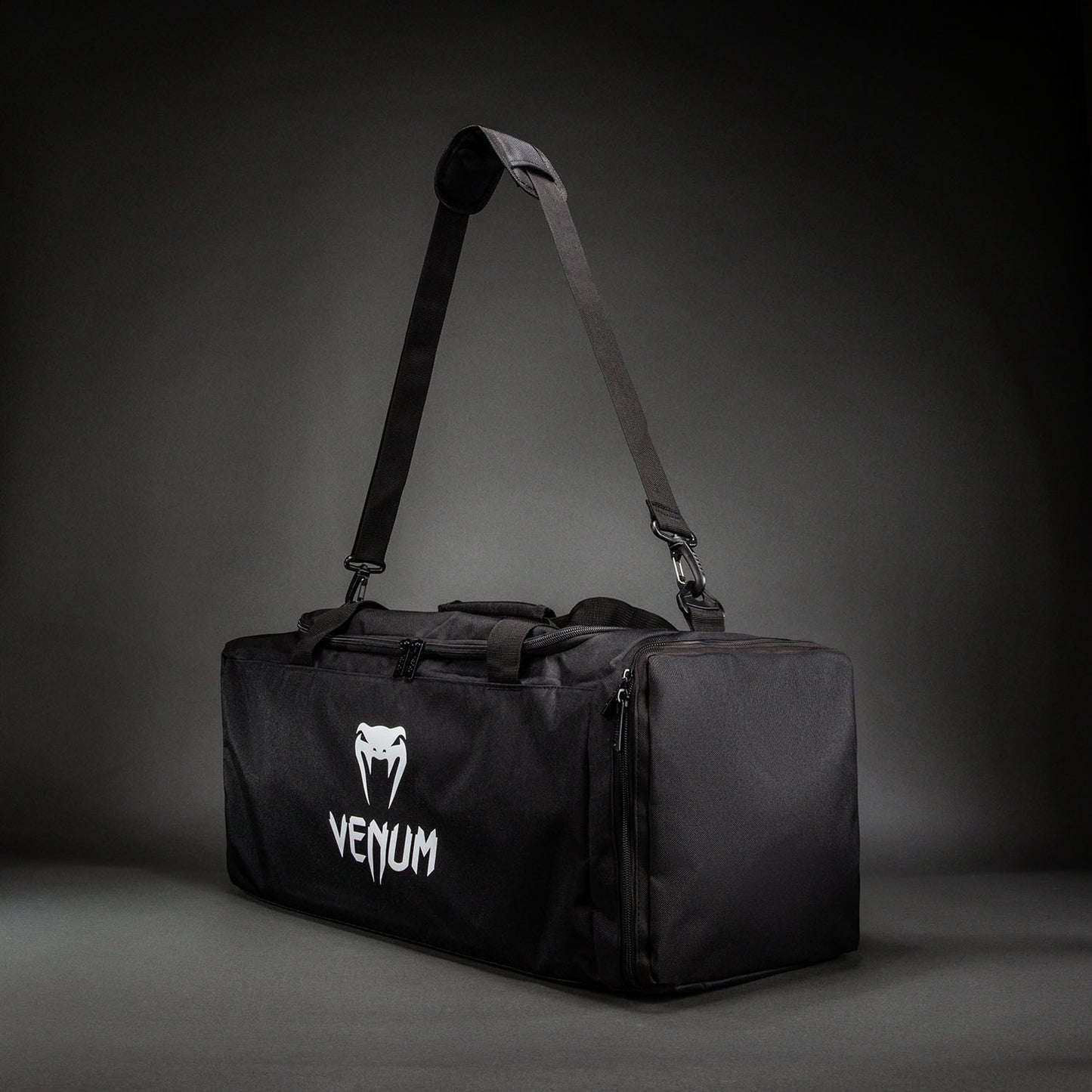 Venum Essential Sporttasche (37L) – Schwarz