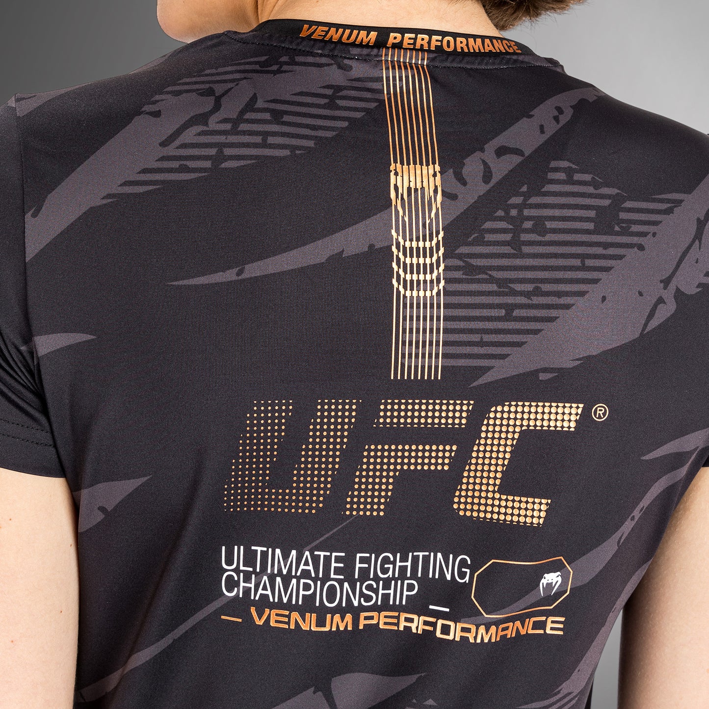 UFC Adrenaline by Venum Fight Week Frauen Dry-Tech-T-Shirt - Urban Camo