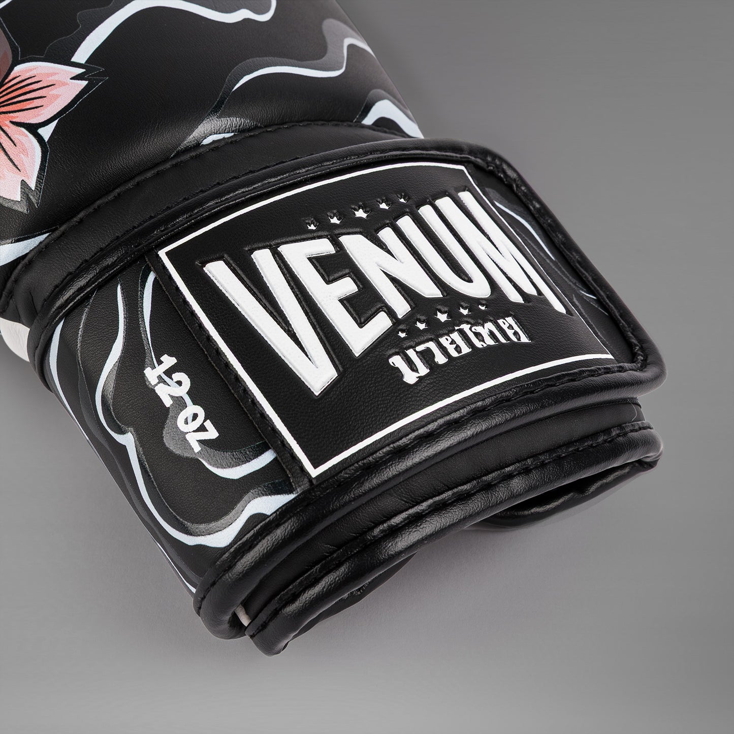 Venum X Tawanchay Boxhandschuhe – Schwarz/Weiß