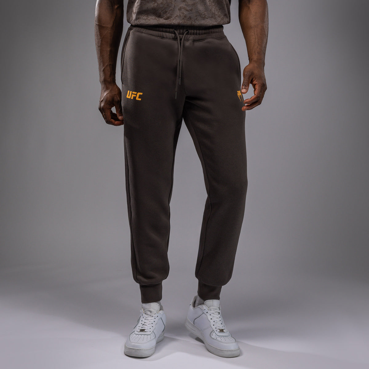 UFC Fusion by Venum Fight Week Herren Baumwollhose - Solid Erdiges Braun