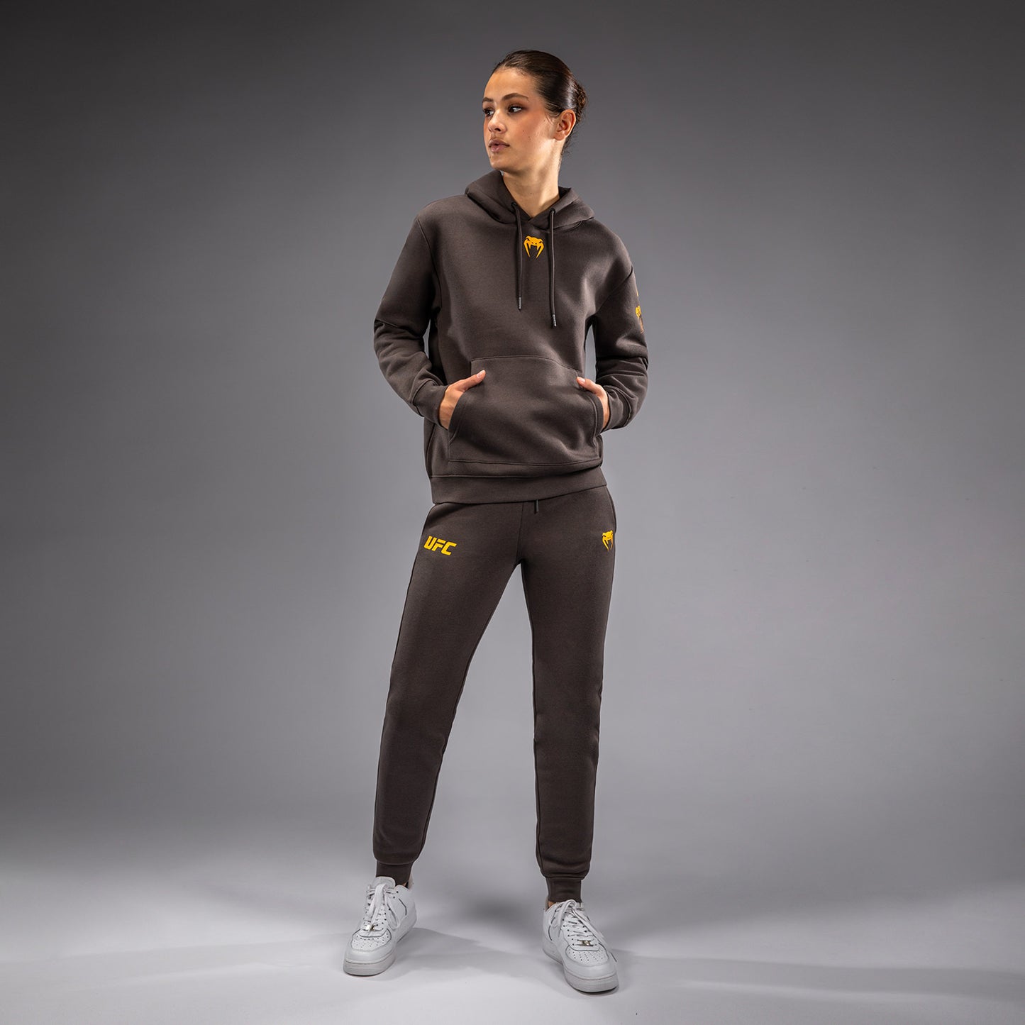 UFC Fusion by Venum Fight Week Damen Pullover Hoodie - Solid Erdiges Braun