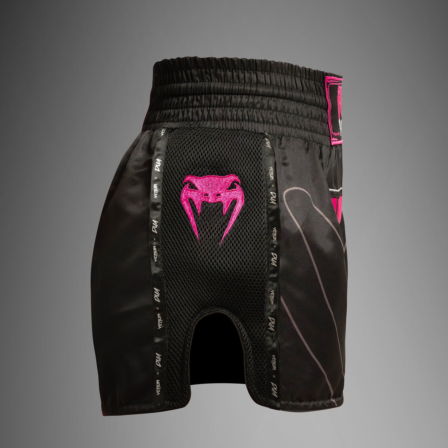 Venum x Dua Muay Thai Shorts - Schwarz/Fuchsia Rosa