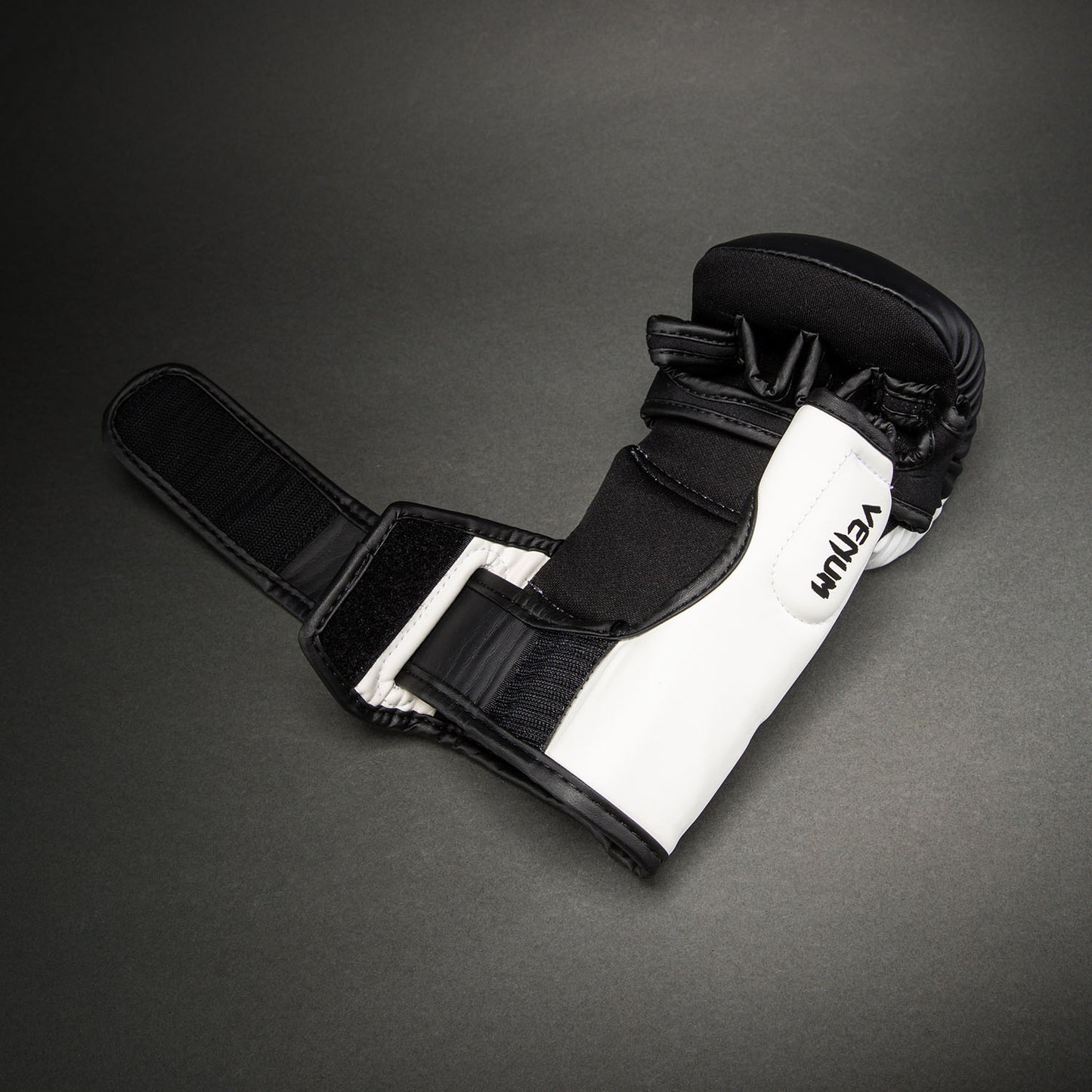 Venum Attack 2.0 Sparringhandschuhe – Schwarz/Weiß