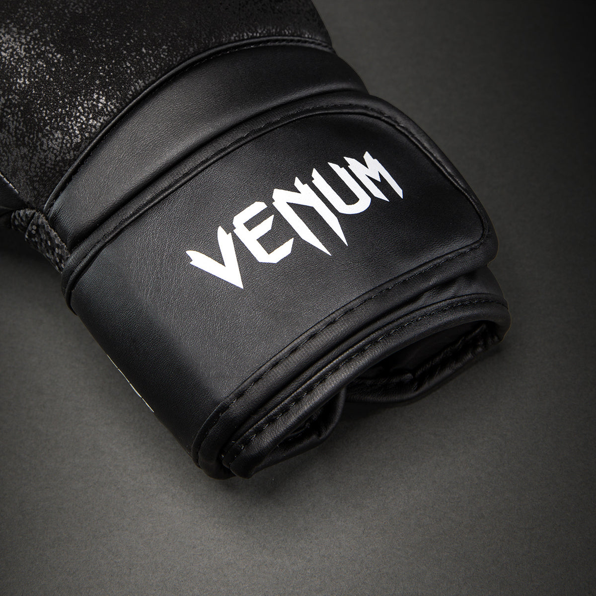 Venum Stone 2.0 Boxhandschuhe – Schwarz