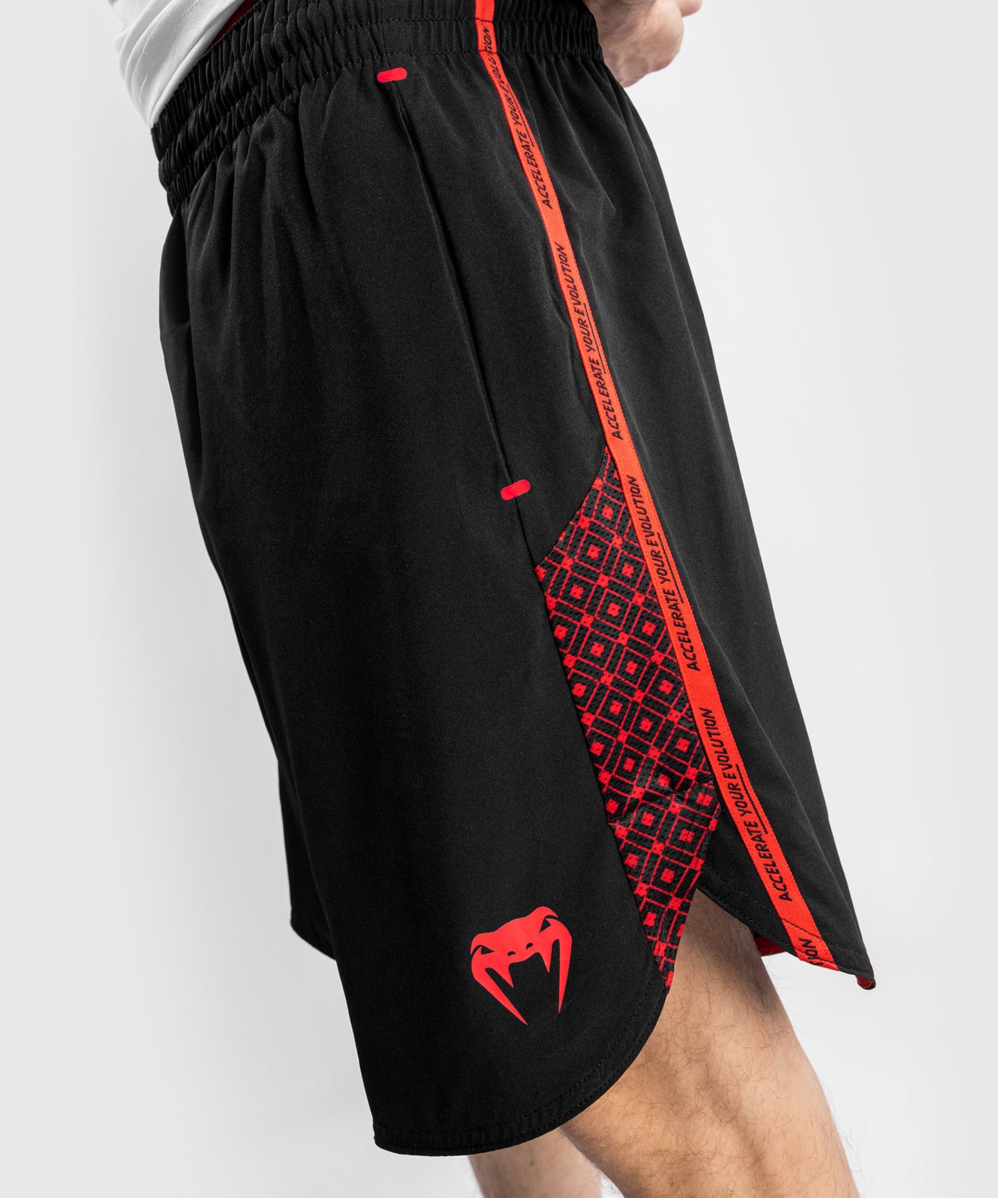 Venum UFC Performance Institute Trainingsshorts – Schwarz/Rot