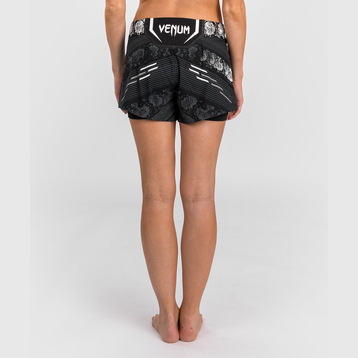 UFC Adrenalin von Venum personalisierte authentische Fight Night Frauen Kampf Short - schwarz