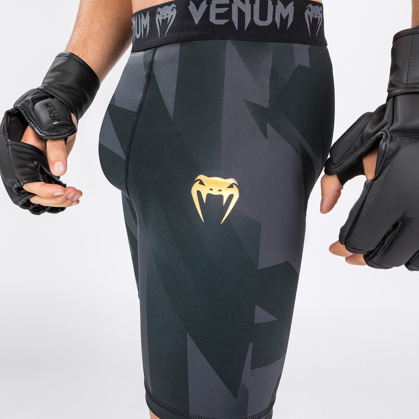 Vale Tudo Venum Razor Shorts - Schwarz/Gold