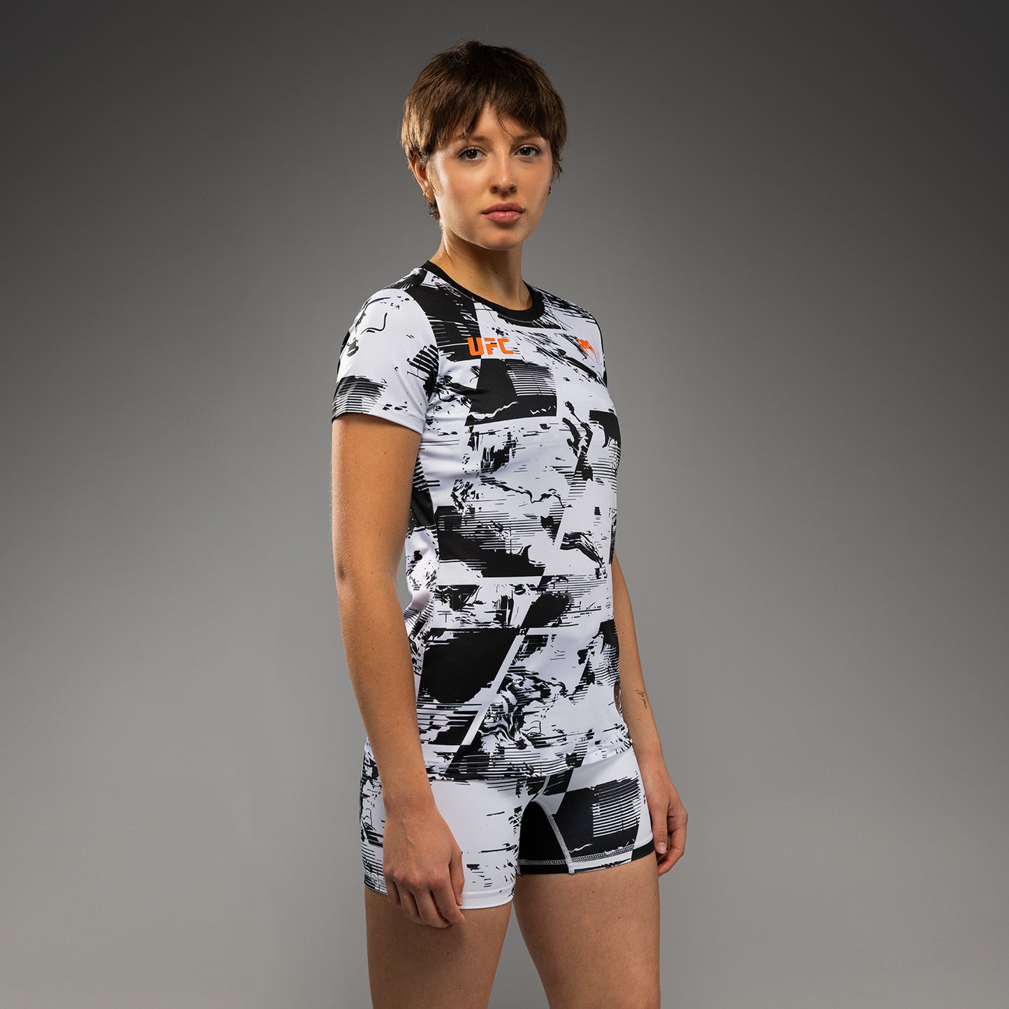 UFC Zenith by Venum Authentic Fight Week Performance Kurzarm T-Shirt Damen - Weiß