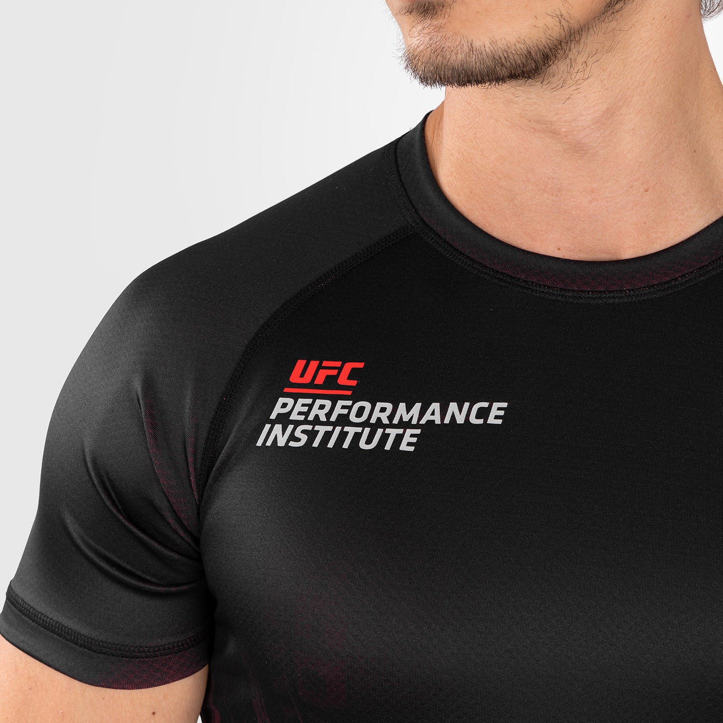 UFC Venum Performance Institute 2.0 Kurzarm-Rashguard für Männer - Schwarz/Rot