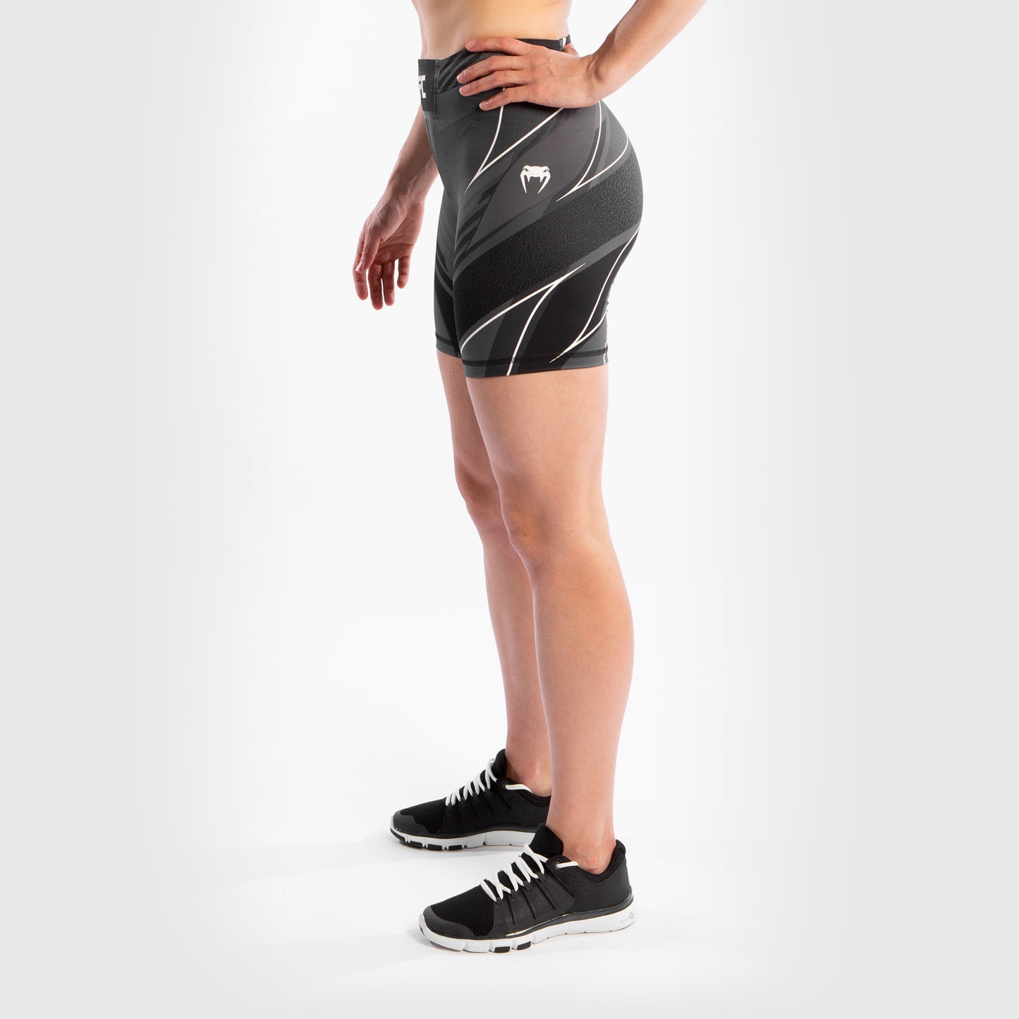 UFC Venum Authentic Fight Night Damen Vale Tudo Shorts - Long Fit - Schwarz