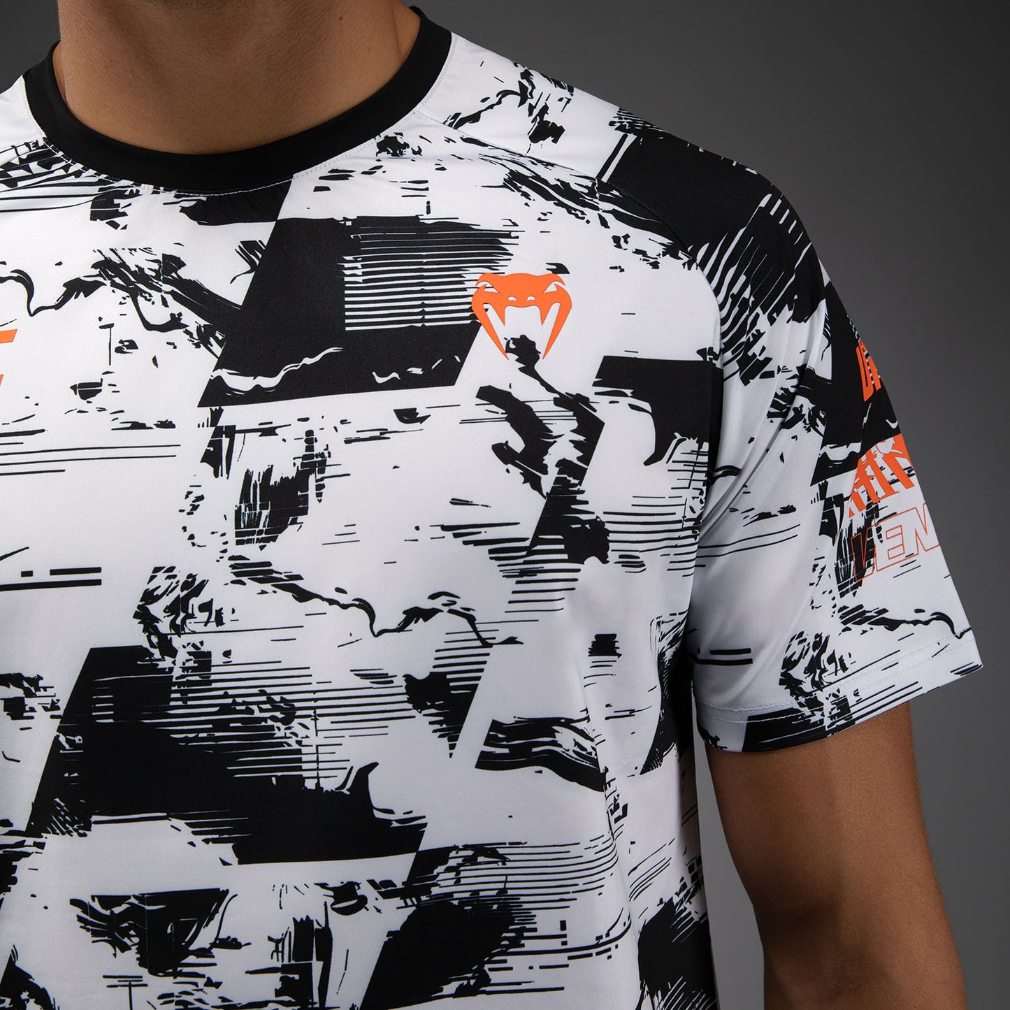 UFC Zenith by Venum Authentic Fight Week Performance Kurzarm T-Shirt Herren - Weiß