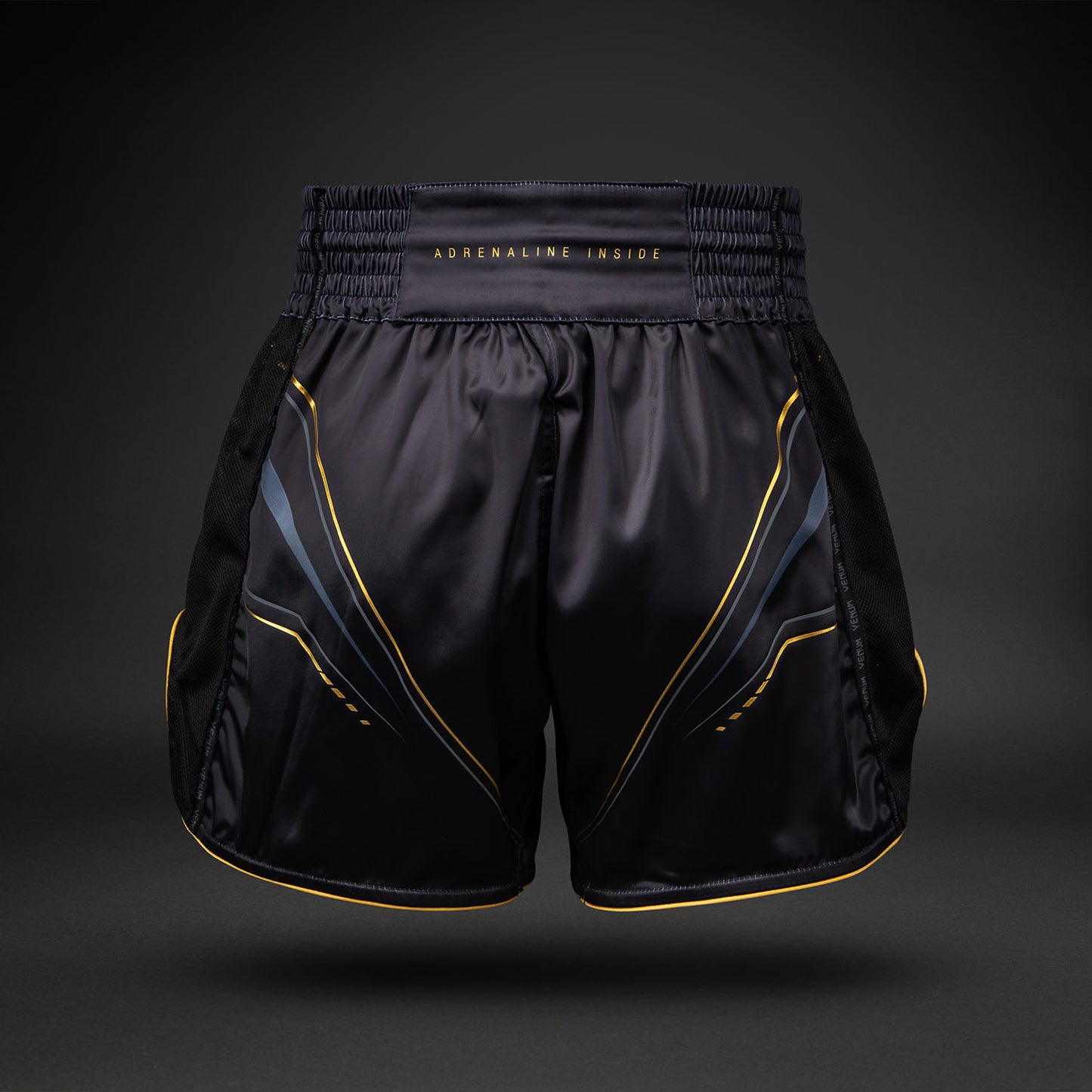 Venum Streamline Muay-Thai-Shorts – Schwarz/Gold