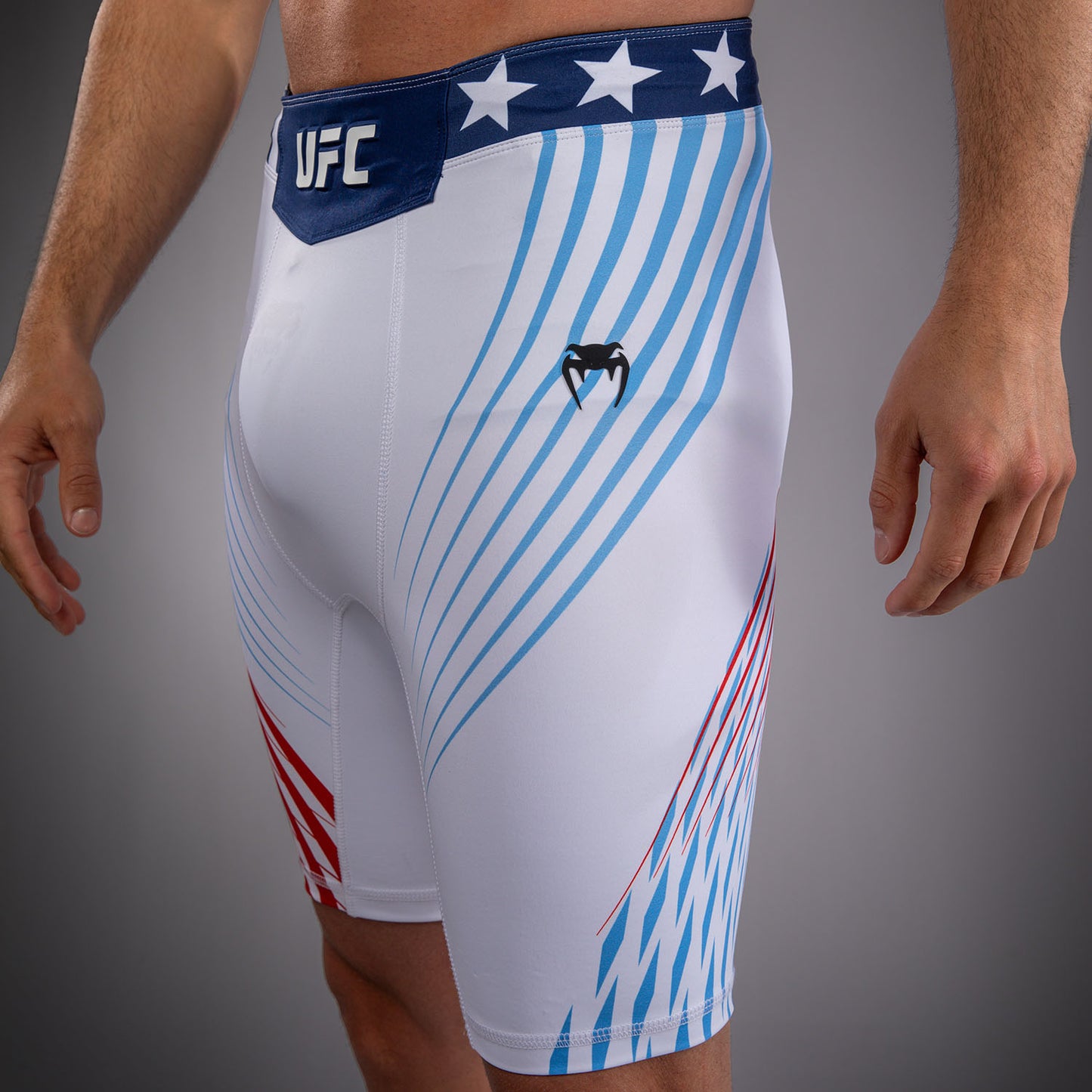 Official UFC Freedom 250 by Venum Authentic Fight Night Vale Tudo Shorts für Herren - Weiß