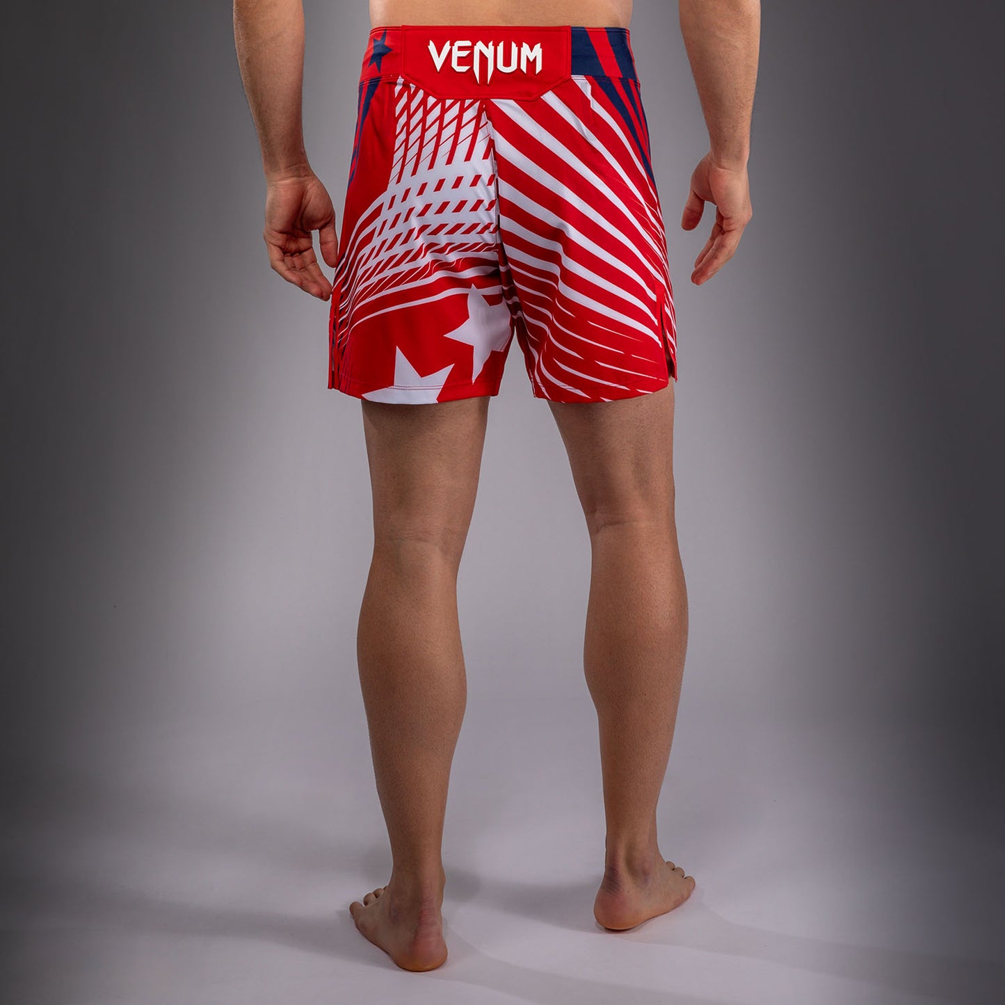 Official UFC Freedom 250 by Venum Authentic Fight Night Fight Shorts im Short Fit für Herren - Rot