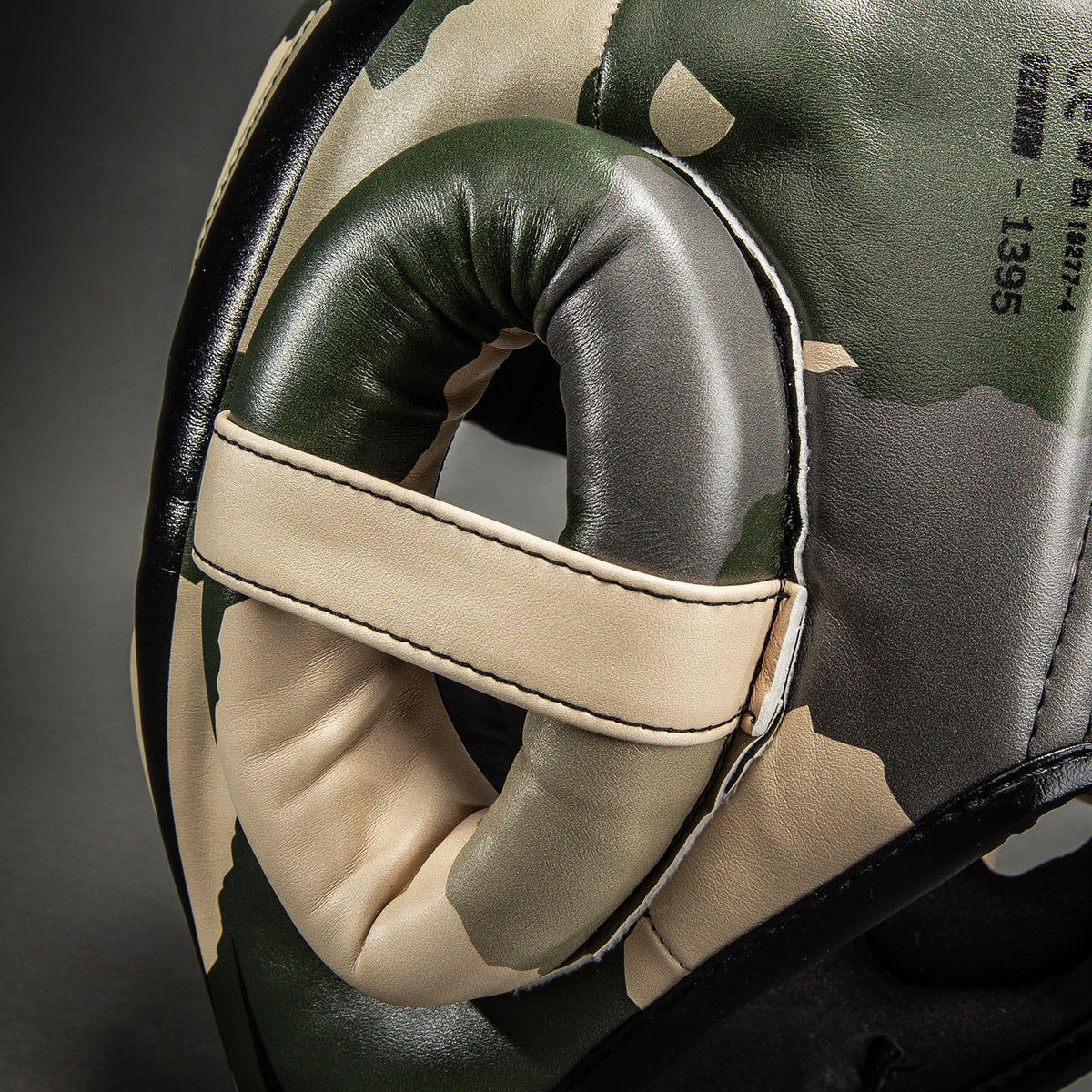 Venum Elite Camo Kopfschutz – Khaki/Cremeweiß