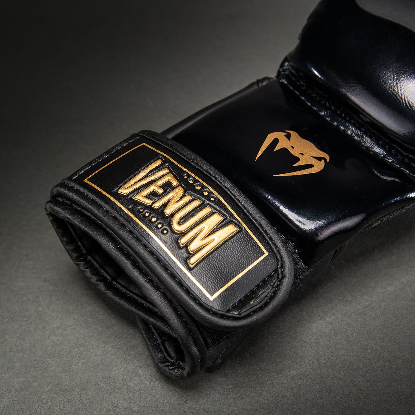 Venum Attack 2.0 Sparringhandschuhe – Schwarz/Gold