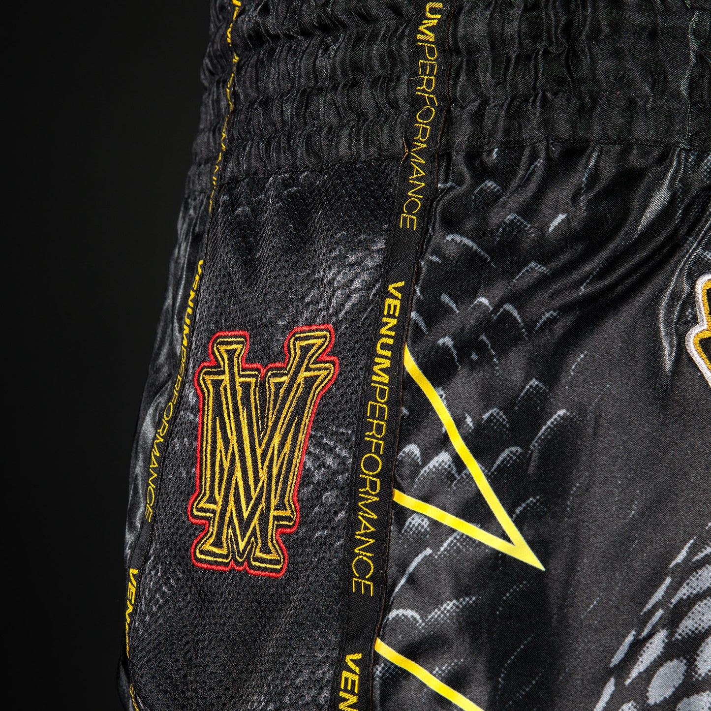 Venum Matupa Muay-Thai-Shorts - Schwarz/Grau/Gold