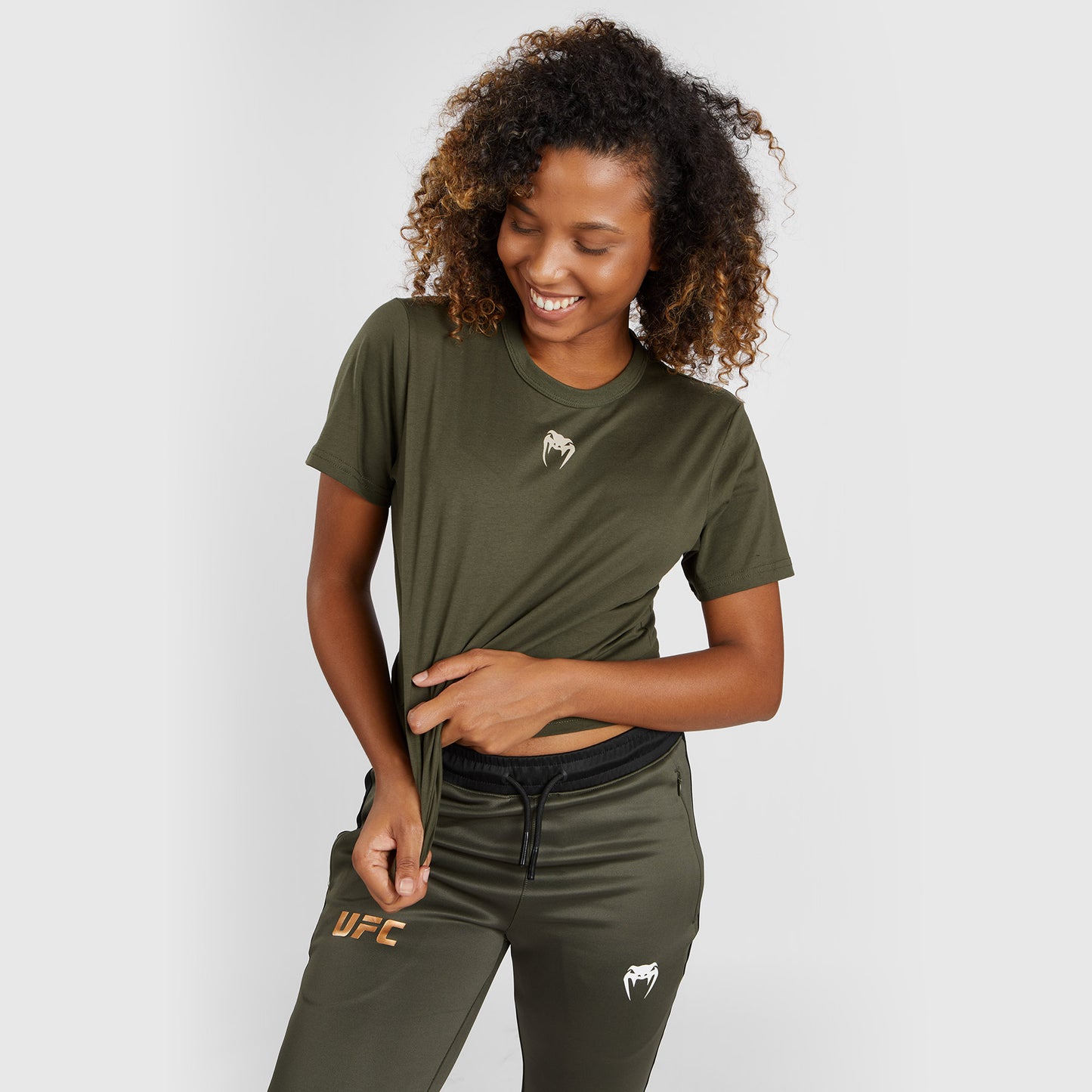 UFC Adrenaline by Venum Fight Week Kurzärmeliges Baumwoll-T-Shirt für Frauen  - Khaki