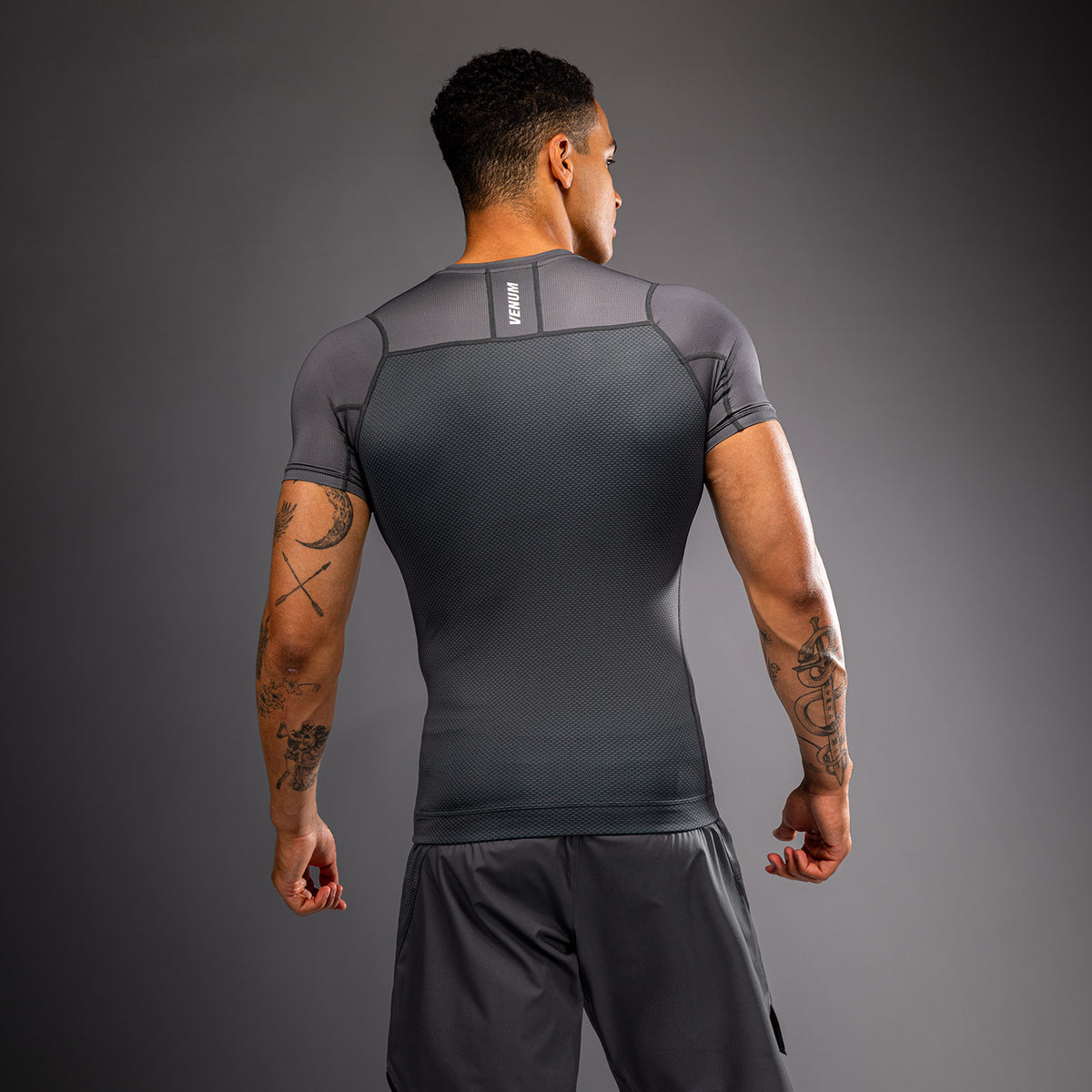 Venum G-Fit Scale Kurzarm-Rashguard - Grau