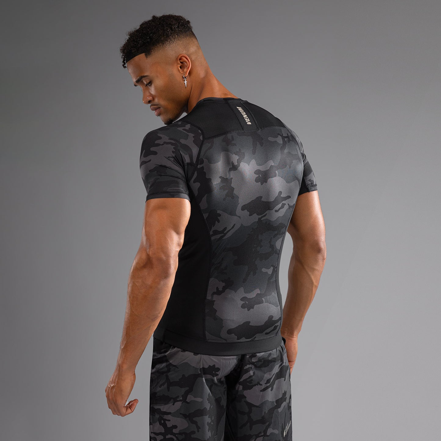 Venum G-Fit Air Herren Kurzarm Rashguard - Digital Urban Camo