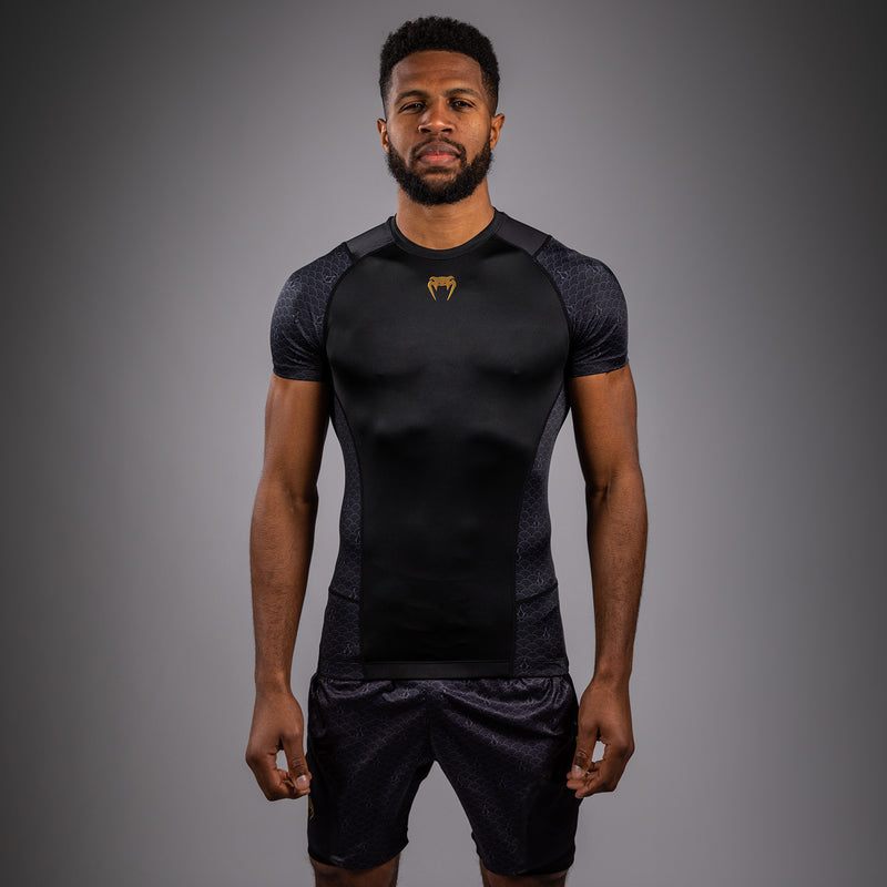 Venum x Assassin’s Creed Shadows Kurzärmeliger Rashguard für Männer - Schwarz