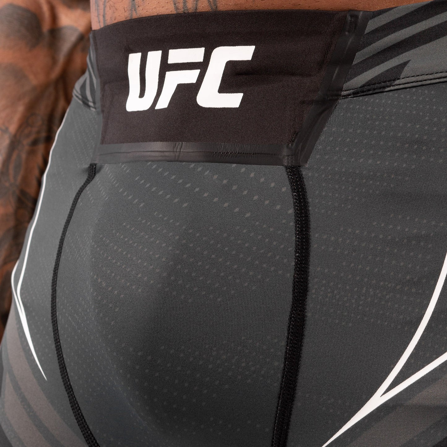 UFC Venum Authentic Fight Night Herren Vale Tudo Shorts - Long Fit - Schwarz