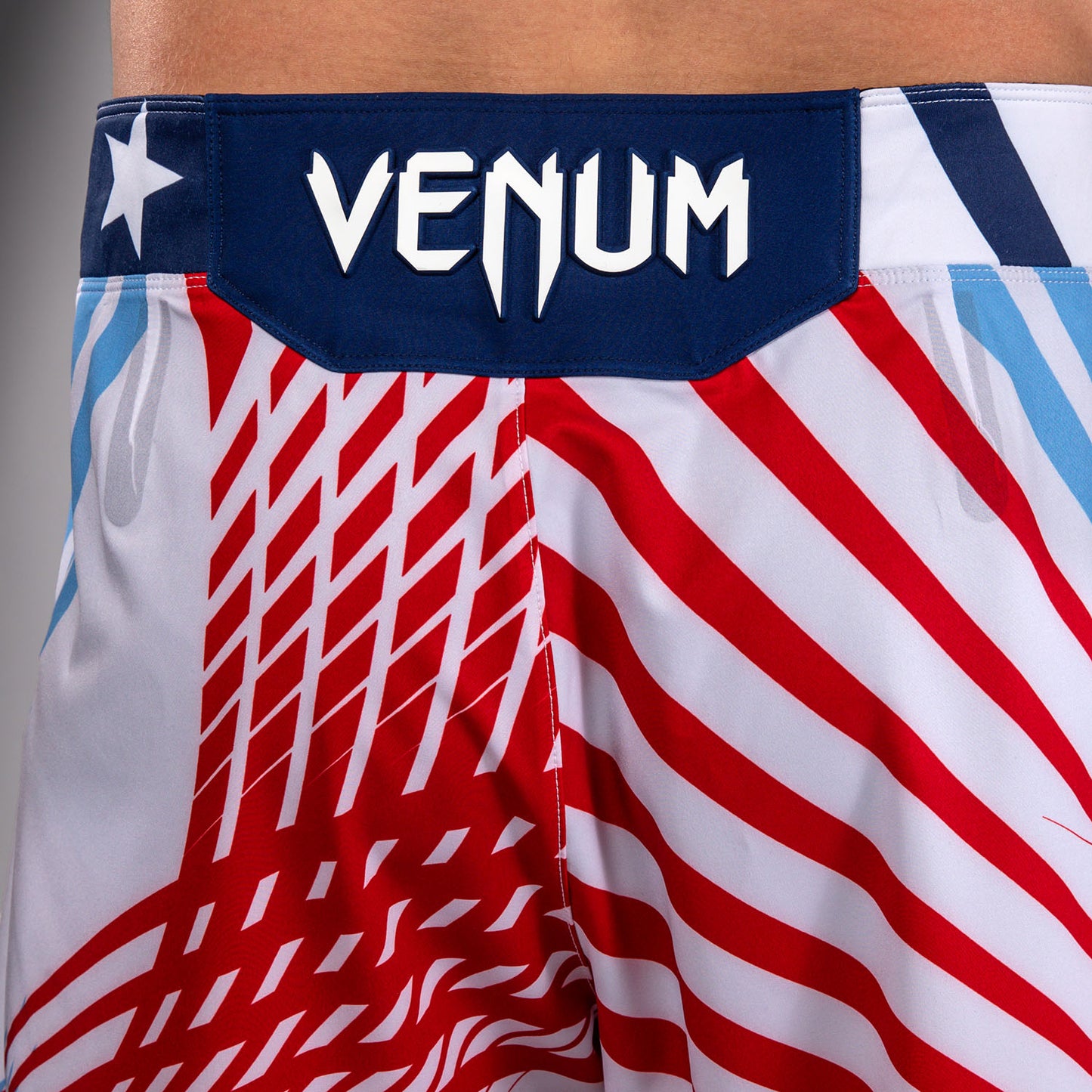 Official UFC Freedom 250 by Venum Personalisiert Authentic Fight Night Fight Shorts im Long Fit für Herren - Weiß